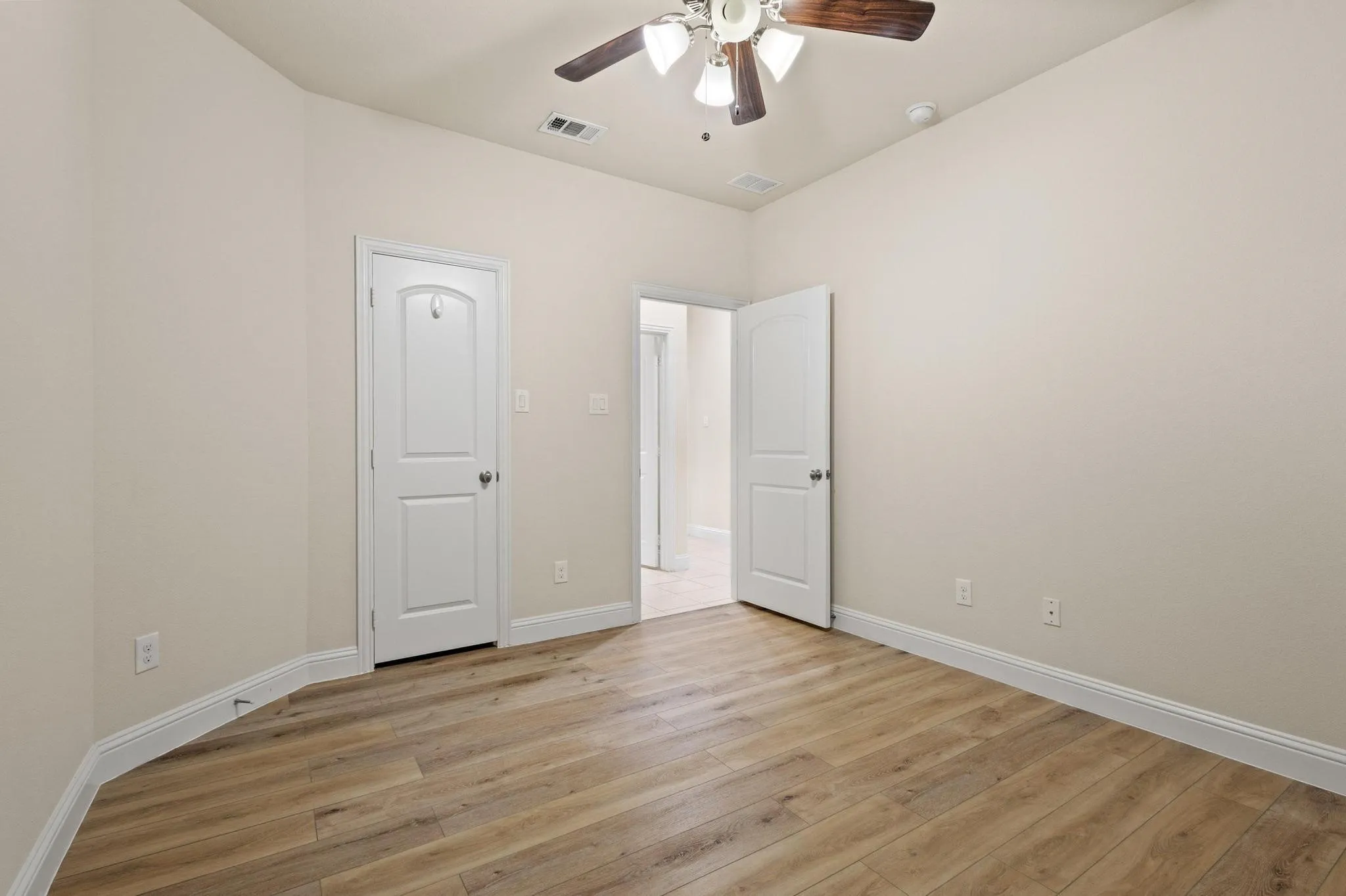 Single Family Residence For Rent in Hunt County , 7822 Cottonwood Drive, Greenville, Texas 75402, 3 Bedroom, 2 Bathroom, 2 Garage spaces, 1,806 Sqft, built in 2020, mls#21393776, Real Estate Agent in Greenville, Homes For Rent in Hunt county, Homes For Rent in Greenville, Realtor in Greenville Texas, Real Estate Brokerage Independent Realty Texas, Luminita Cordes Realtor