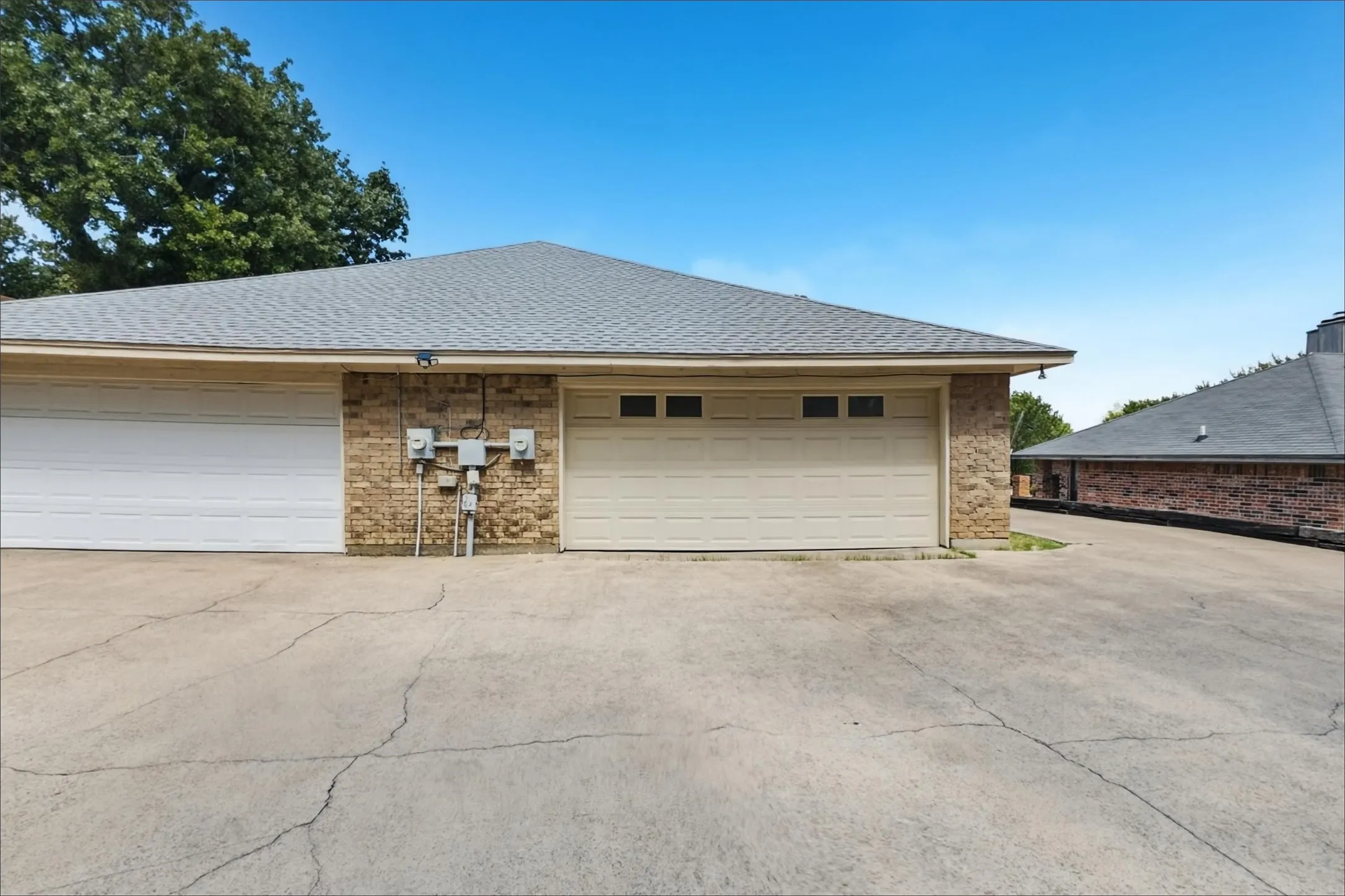 Duplex For Rent in Tarrant County , 7806 Laver Court, Fort Worth, Texas 76112, 3 Bedroom, 2 Bathroom, 2 Garage spaces, 2,767 Sqft, built in 1984, mls#21393814, Real Estate Agent in Fort Worth, Homes For Rent in Tarrant county, Homes For Rent in Fort Worth, Realtor in Fort Worth Texas, Real Estate Brokerage Independent Realty Texas, Luminita Cordes Realtor