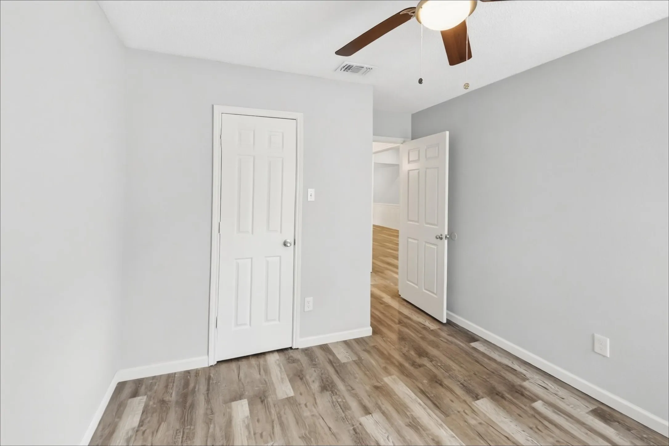 Duplex For Rent in Tarrant County , 7806 Laver Court, Fort Worth, Texas 76112, 3 Bedroom, 2 Bathroom, 2 Garage spaces, 2,767 Sqft, built in 1984, mls#21393814, Real Estate Agent in Fort Worth, Homes For Rent in Tarrant county, Homes For Rent in Fort Worth, Realtor in Fort Worth Texas, Real Estate Brokerage Independent Realty Texas, Luminita Cordes Realtor