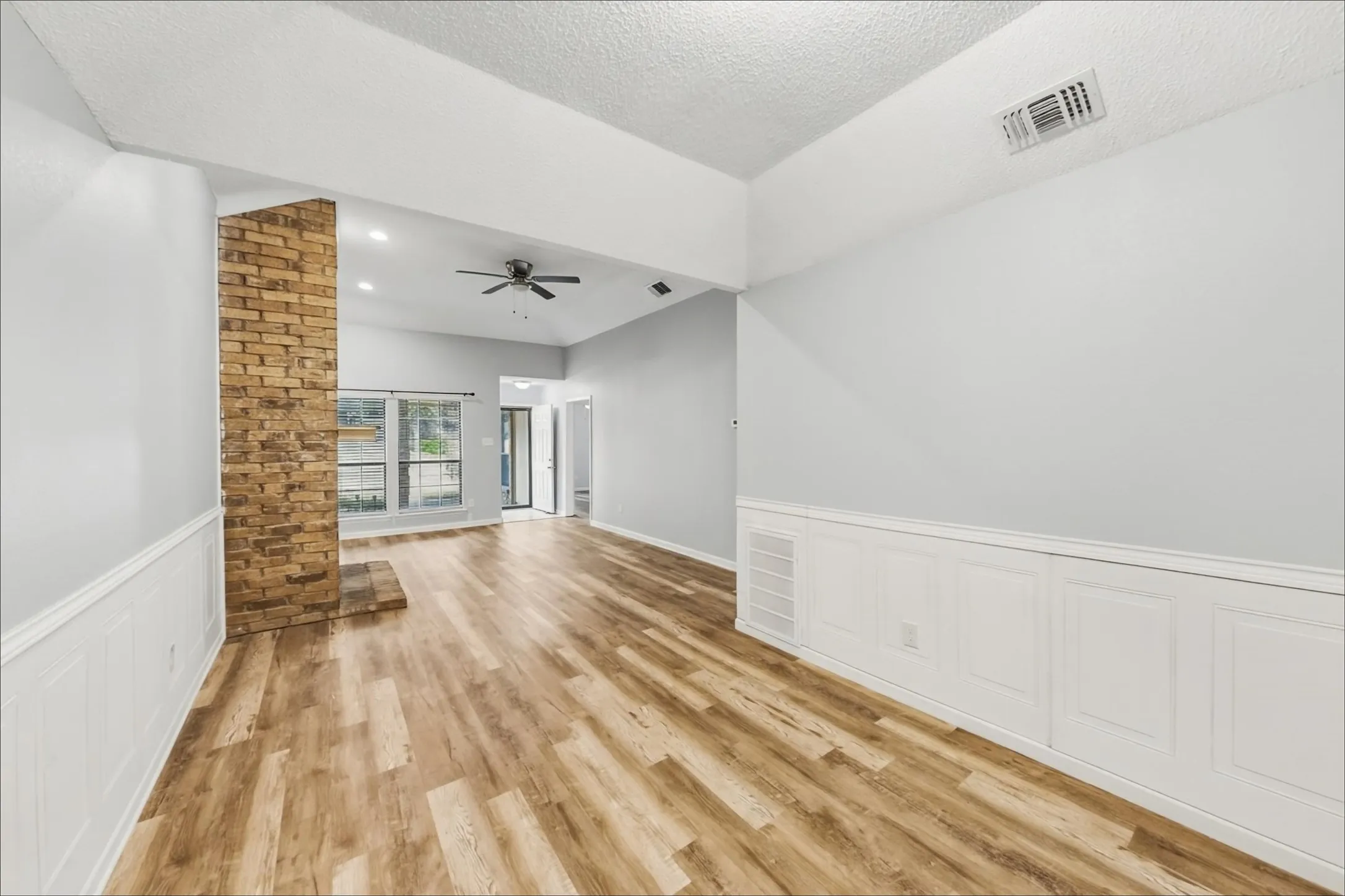 Duplex For Rent in Tarrant County , 7806 Laver Court, Fort Worth, Texas 76112, 3 Bedroom, 2 Bathroom, 2 Garage spaces, 2,767 Sqft, built in 1984, mls#21393814, Real Estate Agent in Fort Worth, Homes For Rent in Tarrant county, Homes For Rent in Fort Worth, Realtor in Fort Worth Texas, Real Estate Brokerage Independent Realty Texas, Luminita Cordes Realtor