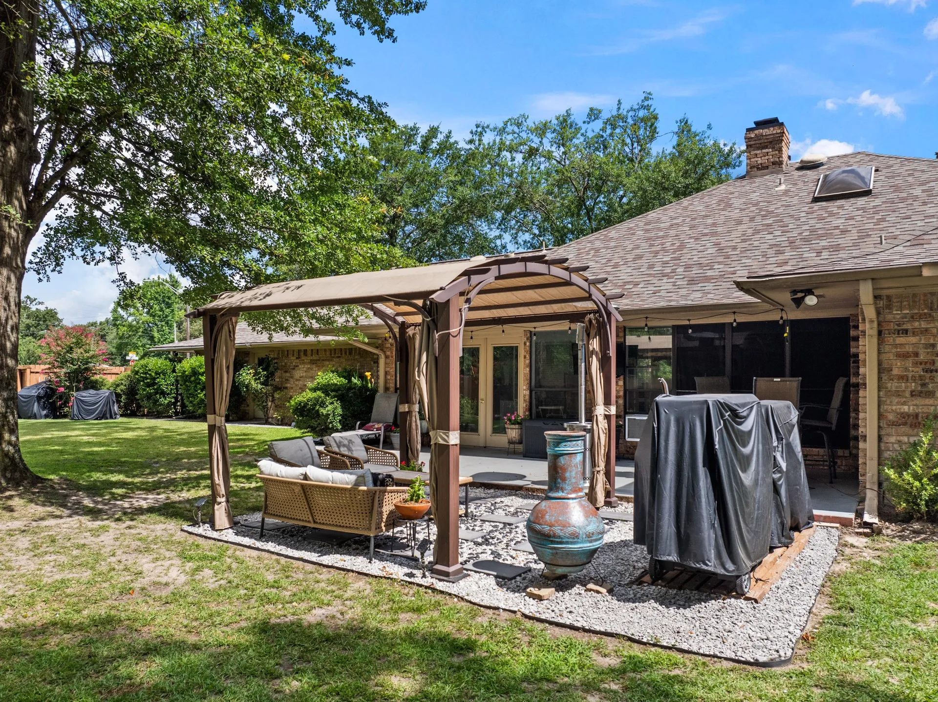 Single Family Residence For Sale in Titus County , 1801 Fairway, Mt Pleasant, Texas 75455, 3 Bedroom, 2 Bathroom, 2 Garage spaces, 2,600 Sqft, built in 1987, mls#21391890, Real Estate Agent in Mt Pleasant, Homes For Sale in Titus county, Homes For Sale in Mt Pleasant, Realtor in Mt Pleasant Texas, Real Estate Brokerage Independent Realty Texas, Luminita Cordes Realtor