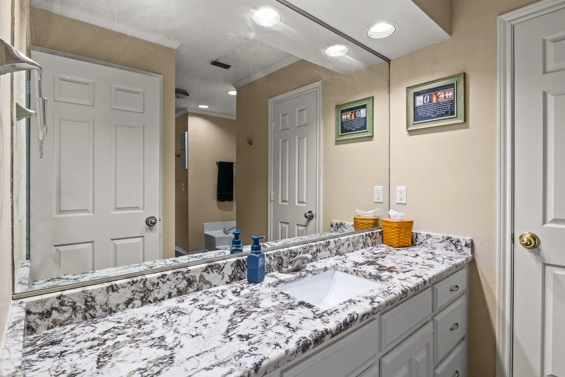 Bathroom with vanity, crown molding, and recessed lighting