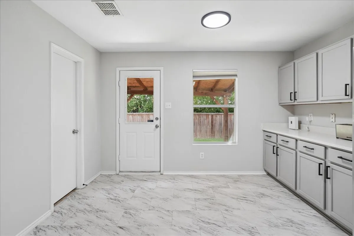 Single Family Residence For Sale in Denton County , 2709 White Oak Drive, Little Elm, Texas 75068, 3 Bedroom, 2 Bathroom, 2 Garage spaces, 1,868 Sqft, built in 2002, mls#21393670, Real Estate Agent in Little Elm, Homes For Sale in Denton county, Homes For Sale in Little Elm, Realtor in Little Elm Texas, Real Estate Brokerage Independent Realty Texas, Luminita Cordes Realtor