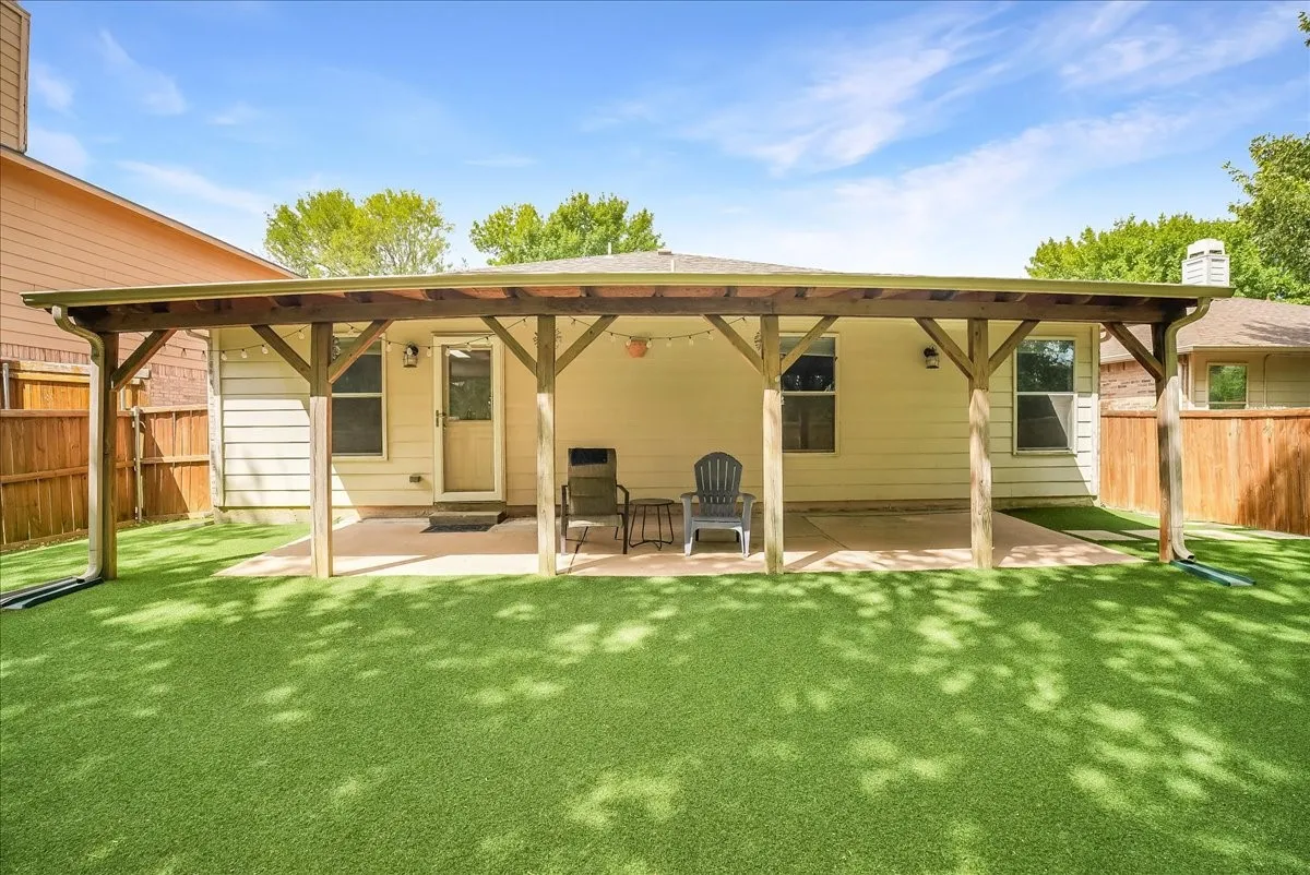 Single Family Residence For Sale in Denton County , 2709 White Oak Drive, Little Elm, Texas 75068, 3 Bedroom, 2 Bathroom, 2 Garage spaces, 1,868 Sqft, built in 2002, mls#21393670, Real Estate Agent in Little Elm, Homes For Sale in Denton county, Homes For Sale in Little Elm, Realtor in Little Elm Texas, Real Estate Brokerage Independent Realty Texas, Luminita Cordes Realtor
