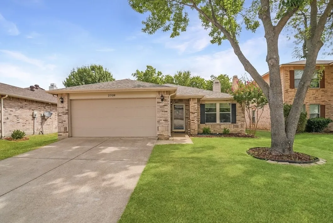 Single Family Residence For Sale in Denton County , 2709 White Oak Drive, Little Elm, Texas 75068, 3 Bedroom, 2 Bathroom, 2 Garage spaces, 1,868 Sqft, built in 2002, mls#21393670, Real Estate Agent in Little Elm, Homes For Sale in Denton county, Homes For Sale in Little Elm, Realtor in Little Elm Texas, Real Estate Brokerage Independent Realty Texas, Luminita Cordes Realtor