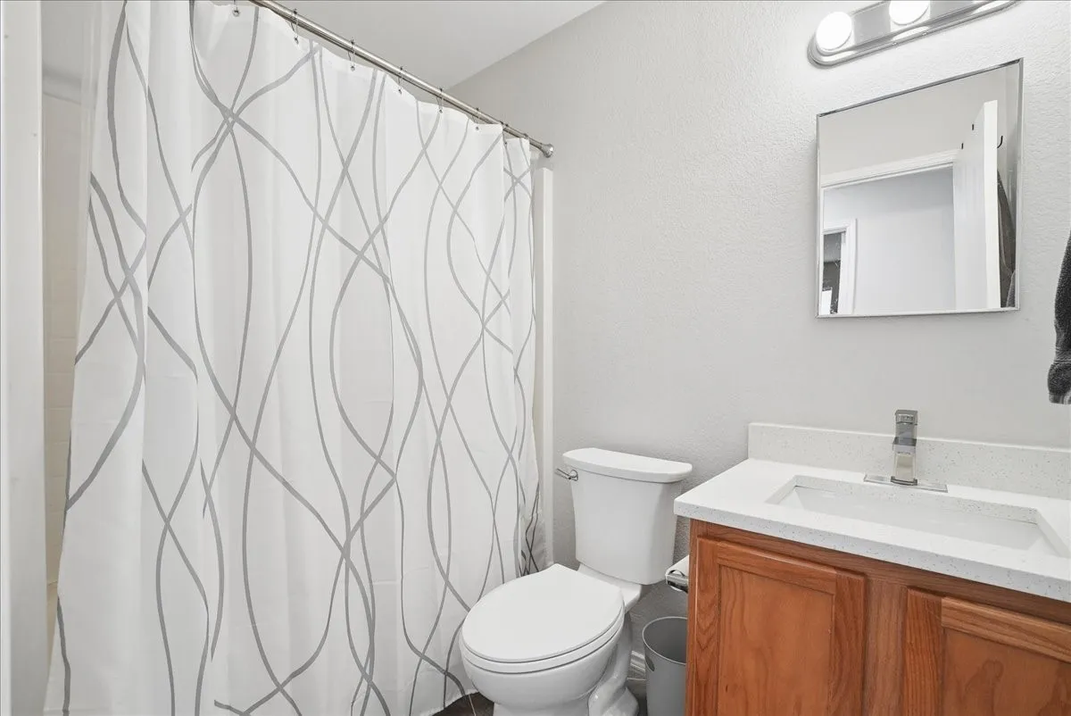 Single Family Residence For Sale in Denton County , 2709 White Oak Drive, Little Elm, Texas 75068, 3 Bedroom, 2 Bathroom, 2 Garage spaces, 1,868 Sqft, built in 2002, mls#21393670, Real Estate Agent in Little Elm, Homes For Sale in Denton county, Homes For Sale in Little Elm, Realtor in Little Elm Texas, Real Estate Brokerage Independent Realty Texas, Luminita Cordes Realtor