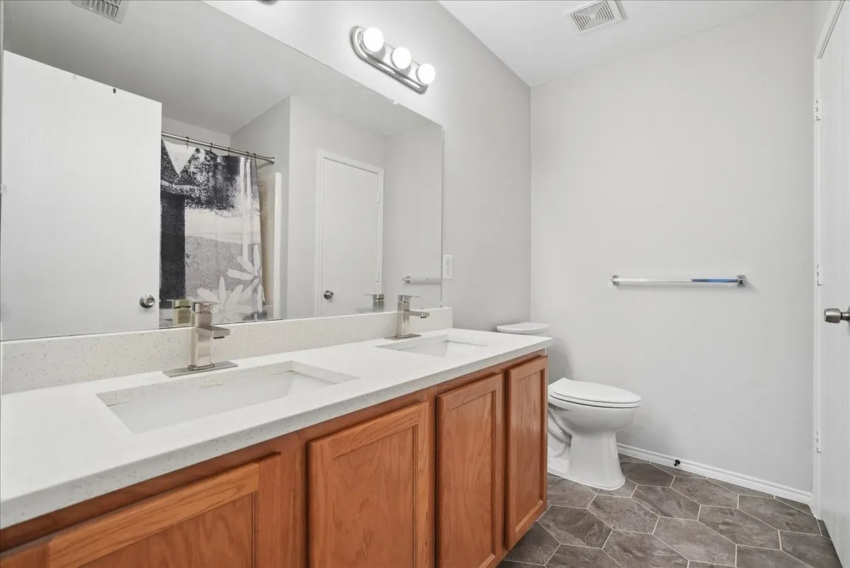 Single Family Residence For Sale in Denton County , 2709 White Oak Drive, Little Elm, Texas 75068, 3 Bedroom, 2 Bathroom, 2 Garage spaces, 1,868 Sqft, built in 2002, mls#21393670, Real Estate Agent in Little Elm, Homes For Sale in Denton county, Homes For Sale in Little Elm, Realtor in Little Elm Texas, Real Estate Brokerage Independent Realty Texas, Luminita Cordes Realtor