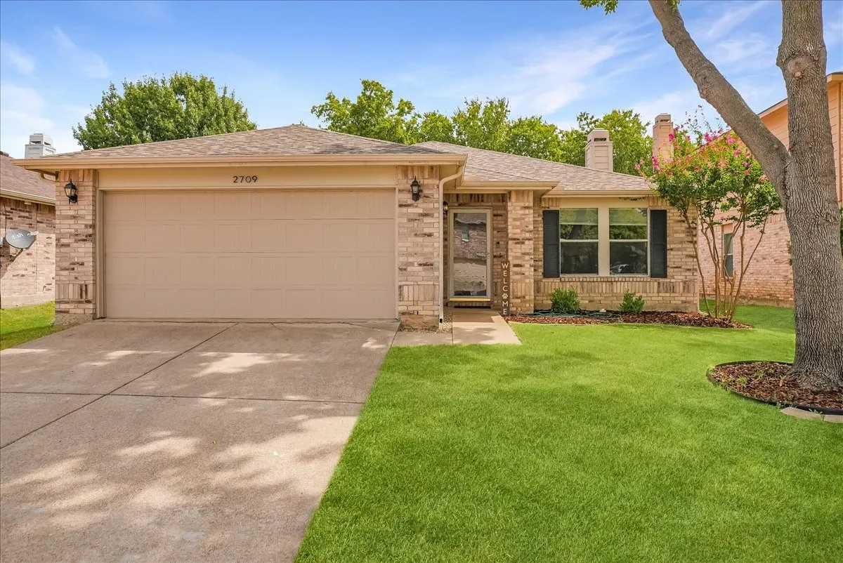Single Family Residence For Sale in Denton County , 2709 White Oak Drive, Little Elm, Texas 75068, 3 Bedroom, 2 Bathroom, 2 Garage spaces, 1,868 Sqft, built in 2002, mls#21393670, Real Estate Agent in Little Elm, Homes For Sale in Denton county, Homes For Sale in Little Elm, Realtor in Little Elm Texas, Real Estate Brokerage Independent Realty Texas, Luminita Cordes Realtor