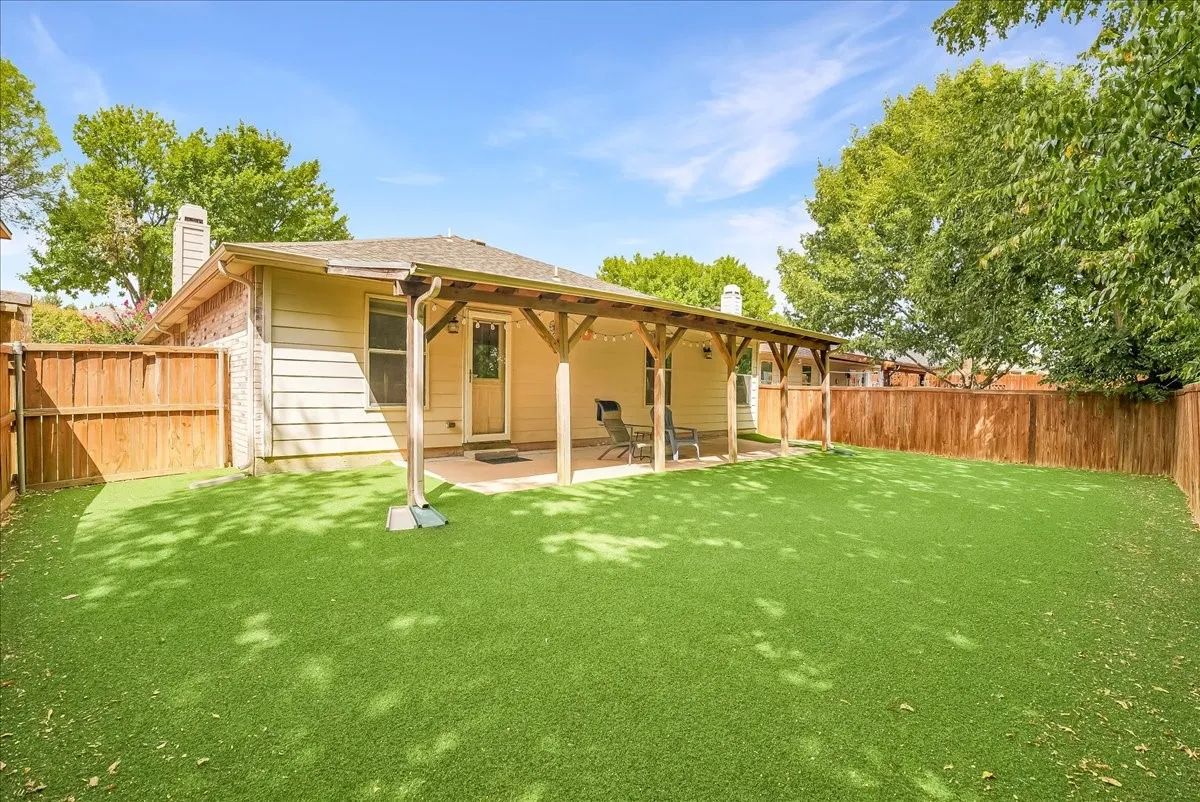 Single Family Residence For Sale in Denton County , 2709 White Oak Drive, Little Elm, Texas 75068, 3 Bedroom, 2 Bathroom, 2 Garage spaces, 1,868 Sqft, built in 2002, mls#21393670, Real Estate Agent in Little Elm, Homes For Sale in Denton county, Homes For Sale in Little Elm, Realtor in Little Elm Texas, Real Estate Brokerage Independent Realty Texas, Luminita Cordes Realtor