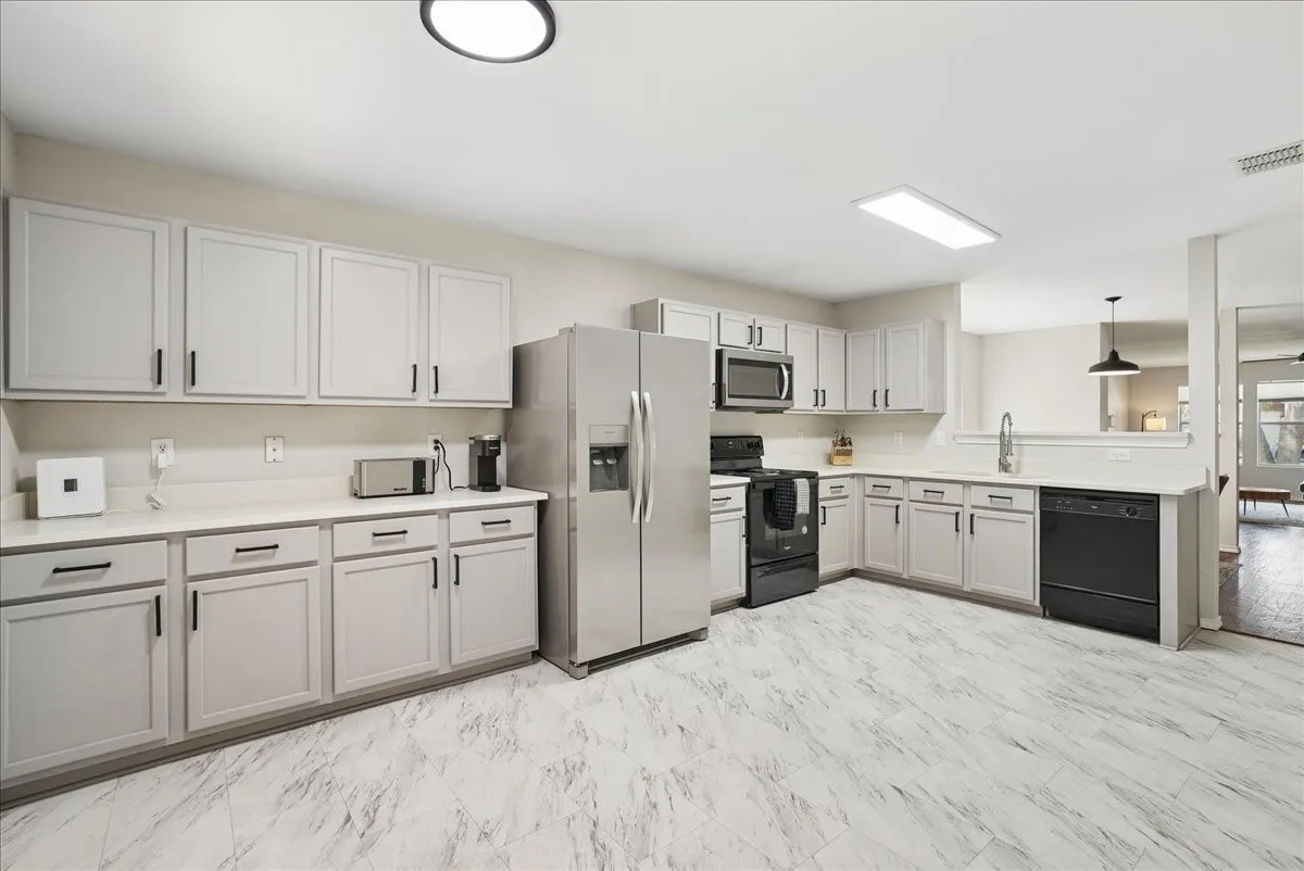 Single Family Residence For Sale in Denton County , 2709 White Oak Drive, Little Elm, Texas 75068, 3 Bedroom, 2 Bathroom, 2 Garage spaces, 1,868 Sqft, built in 2002, mls#21393670, Real Estate Agent in Little Elm, Homes For Sale in Denton county, Homes For Sale in Little Elm, Realtor in Little Elm Texas, Real Estate Brokerage Independent Realty Texas, Luminita Cordes Realtor
