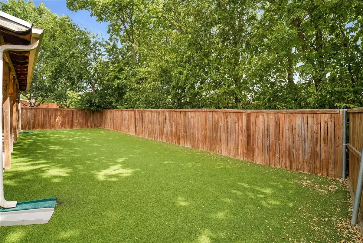 Single Family Residence For Sale in Denton County , 2709 White Oak Drive, Little Elm, Texas 75068, 3 Bedroom, 2 Bathroom, 2 Garage spaces, 1,868 Sqft, built in 2002, mls#21393670, Real Estate Agent in Little Elm, Homes For Sale in Denton county, Homes For Sale in Little Elm, Realtor in Little Elm Texas, Real Estate Brokerage Independent Realty Texas, Luminita Cordes Realtor