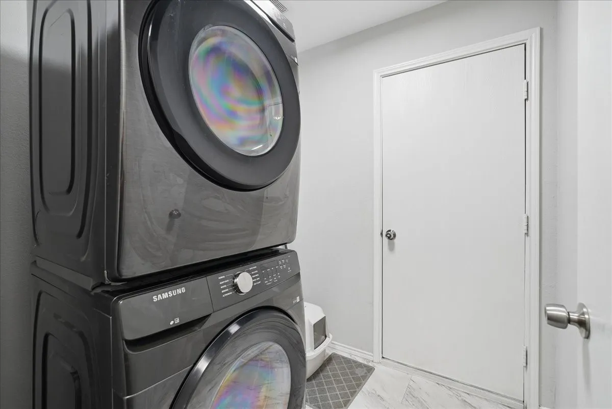 Single Family Residence For Sale in Denton County , 2709 White Oak Drive, Little Elm, Texas 75068, 3 Bedroom, 2 Bathroom, 2 Garage spaces, 1,868 Sqft, built in 2002, mls#21393670, Real Estate Agent in Little Elm, Homes For Sale in Denton county, Homes For Sale in Little Elm, Realtor in Little Elm Texas, Real Estate Brokerage Independent Realty Texas, Luminita Cordes Realtor