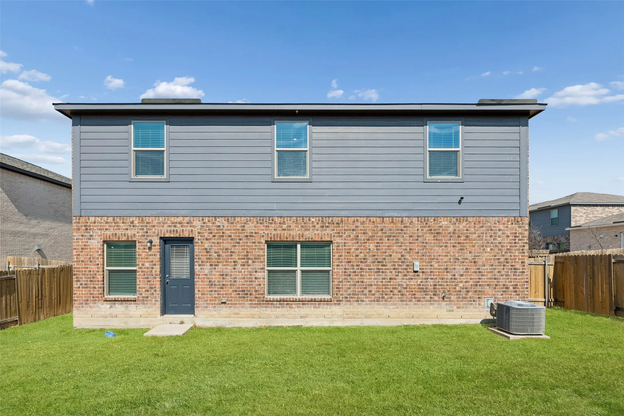Single Family Residence For Sale in Dallas County , 618 Arlington Park Court, Seagoville, Texas 75159, 4 Bedroom, 3 Bathroom, 2 Garage spaces, 2,587 Sqft, built in 2021, mls#21393822, Real Estate Agent in Seagoville, Homes For Sale in Dallas county, Homes For Sale in Seagoville, Realtor in Seagoville Texas, Real Estate Brokerage Independent Realty Texas, Luminita Cordes Realtor
