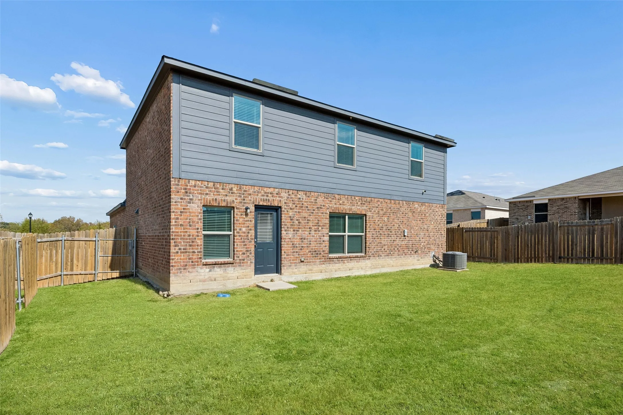 Single Family Residence For Sale in Dallas County , 618 Arlington Park Court, Seagoville, Texas 75159, 4 Bedroom, 3 Bathroom, 2 Garage spaces, 2,587 Sqft, built in 2021, mls#21393822, Real Estate Agent in Seagoville, Homes For Sale in Dallas county, Homes For Sale in Seagoville, Realtor in Seagoville Texas, Real Estate Brokerage Independent Realty Texas, Luminita Cordes Realtor
