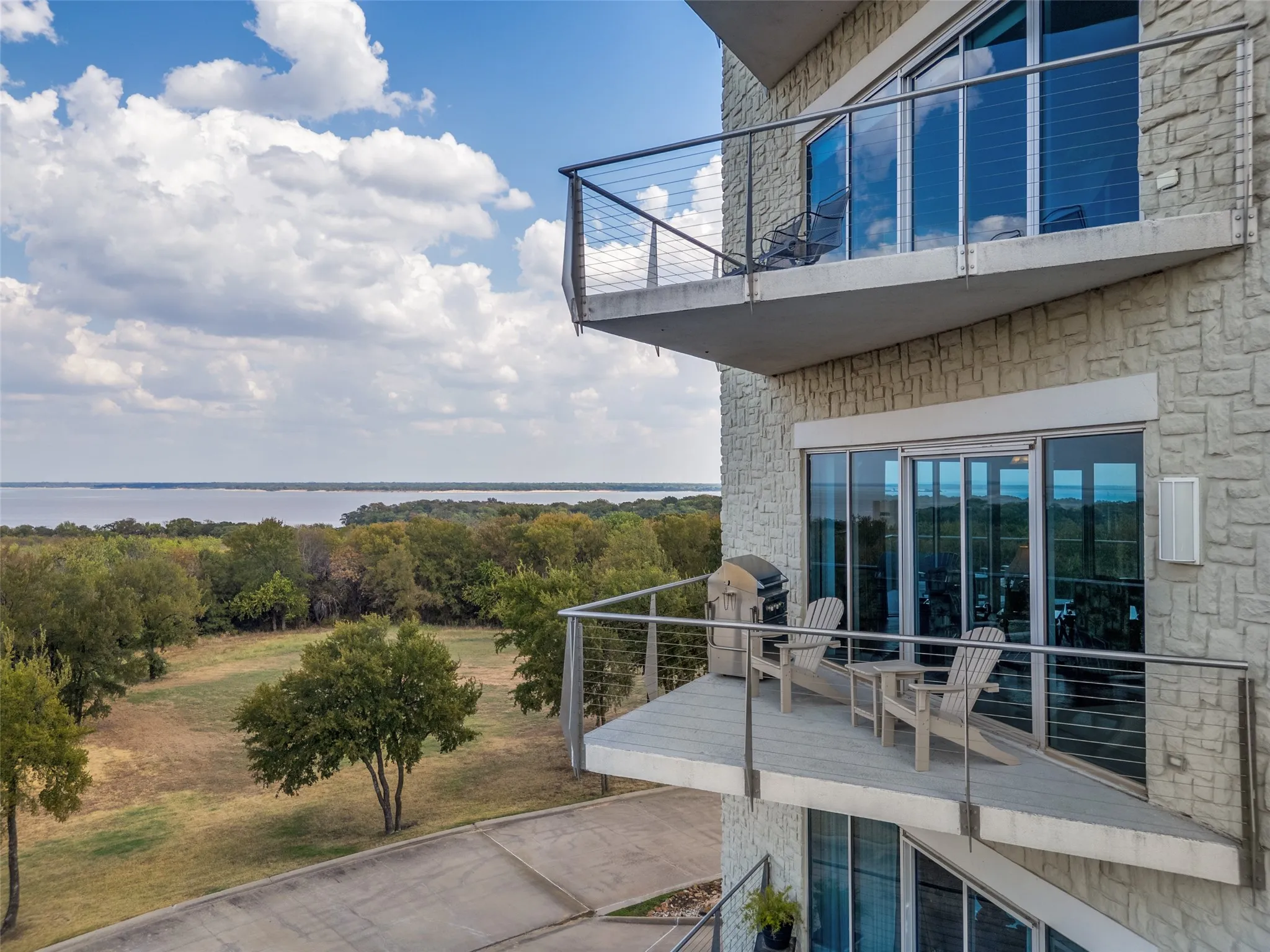 Condominium For Sale in Grayson County , 101 Diamond Pointe Loop 3N, Denison, Texas 75020, 3 Bedroom, 2 Bathroom, 2 Garage spaces, 2,180 Sqft, built in 2002, mls#21385730, Real Estate Agent in Denison, Homes For Sale in Grayson county, Homes For Sale in Denison, Realtor in Denison Texas, Real Estate Brokerage Independent Realty Texas, Luminita Cordes Realtor