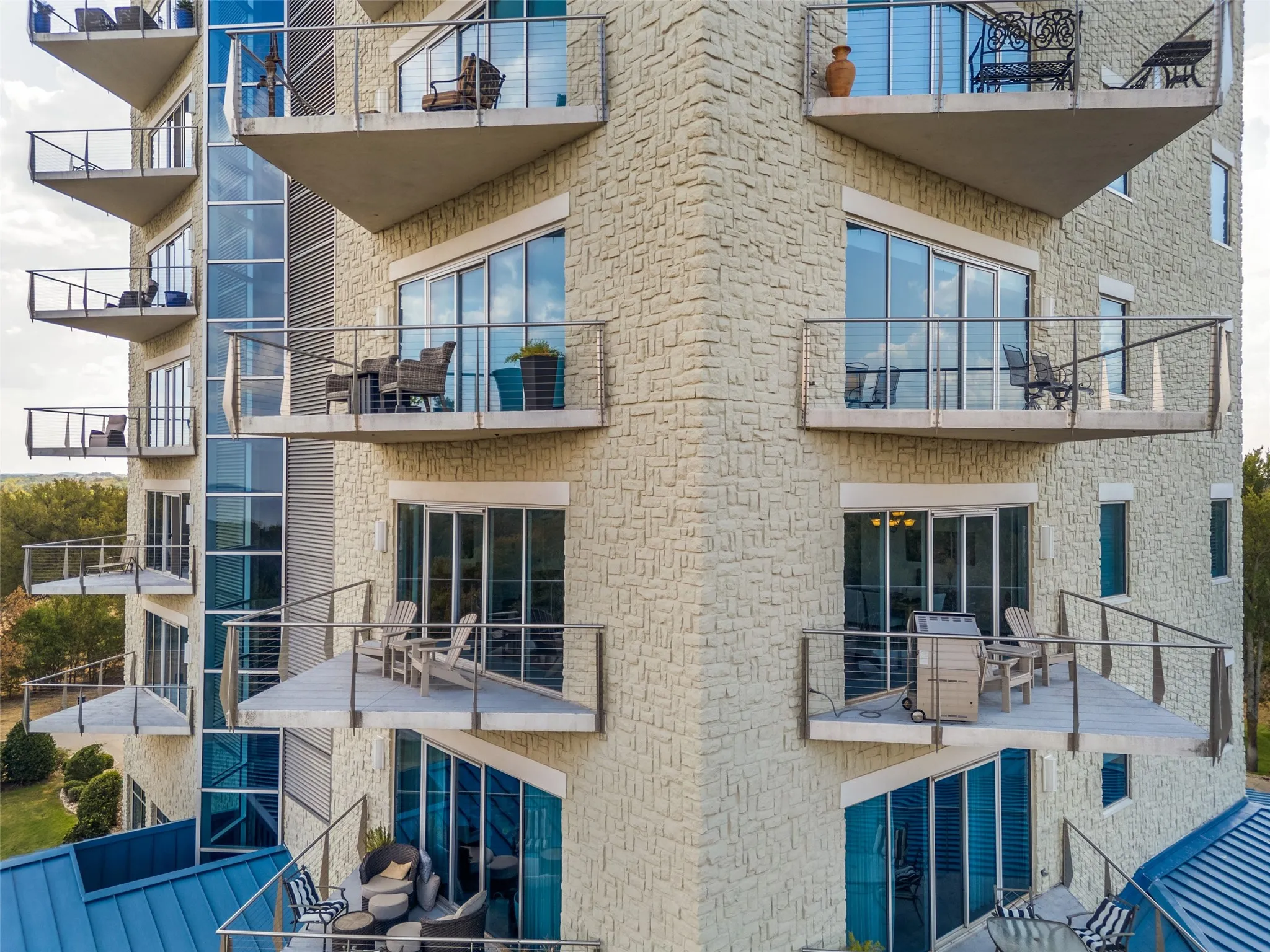 Condominium For Sale in Grayson County , 101 Diamond Pointe Loop 3N, Denison, Texas 75020, 3 Bedroom, 2 Bathroom, 2 Garage spaces, 2,180 Sqft, built in 2002, mls#21385730, Real Estate Agent in Denison, Homes For Sale in Grayson county, Homes For Sale in Denison, Realtor in Denison Texas, Real Estate Brokerage Independent Realty Texas, Luminita Cordes Realtor