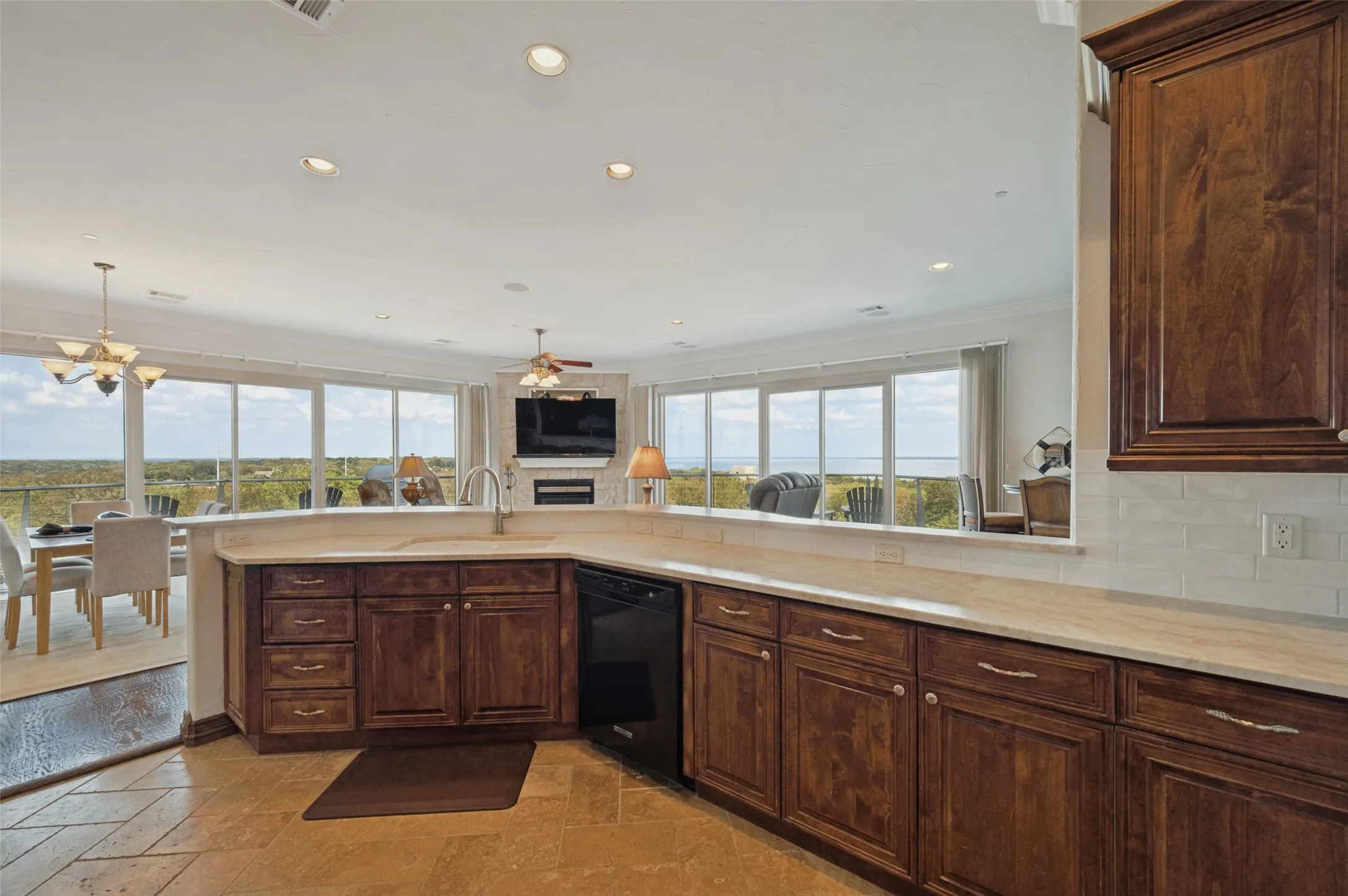 Condominium For Sale in Grayson County , 101 Diamond Pointe Loop 3N, Denison, Texas 75020, 3 Bedroom, 2 Bathroom, 2 Garage spaces, 2,180 Sqft, built in 2002, mls#21385730, Real Estate Agent in Denison, Homes For Sale in Grayson county, Homes For Sale in Denison, Realtor in Denison Texas, Real Estate Brokerage Independent Realty Texas, Luminita Cordes Realtor