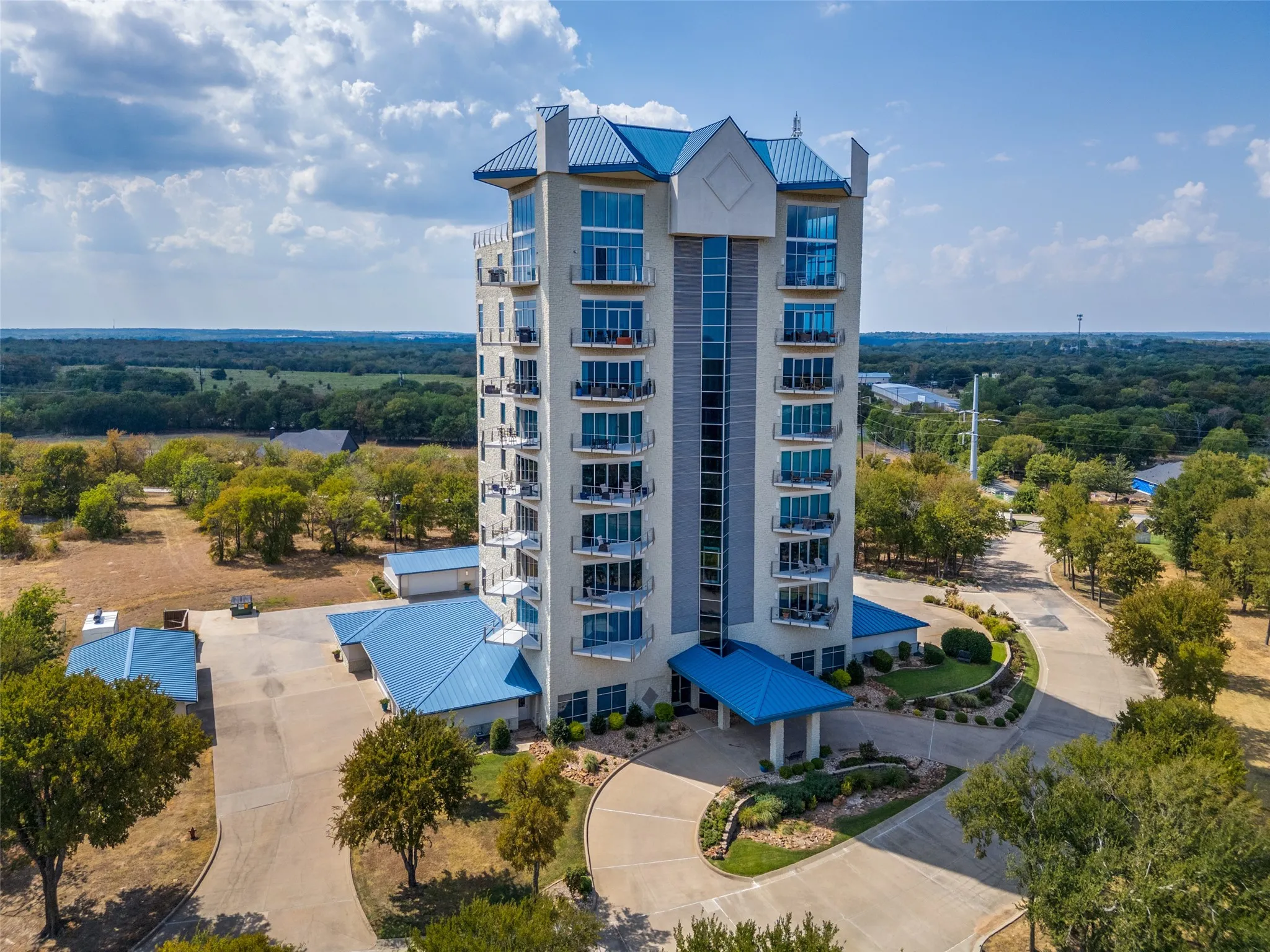 Condominium For Sale in Grayson County , 101 Diamond Pointe Loop 3N, Denison, Texas 75020, 3 Bedroom, 2 Bathroom, 2 Garage spaces, 2,180 Sqft, built in 2002, mls#21385730, Real Estate Agent in Denison, Homes For Sale in Grayson county, Homes For Sale in Denison, Realtor in Denison Texas, Real Estate Brokerage Independent Realty Texas, Luminita Cordes Realtor
