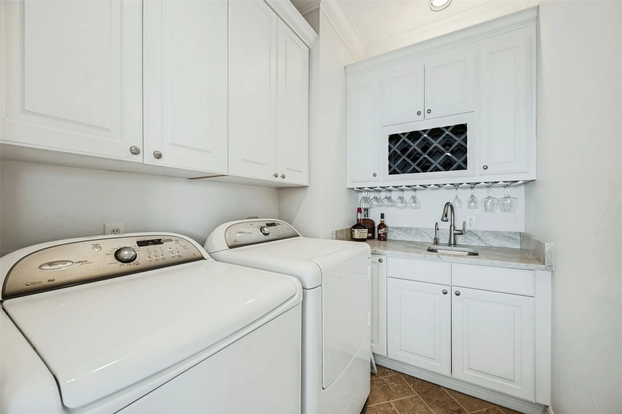 Condominium For Sale in Grayson County , 101 Diamond Pointe Loop 3N, Denison, Texas 75020, 3 Bedroom, 2 Bathroom, 2 Garage spaces, 2,180 Sqft, built in 2002, mls#21385730, Real Estate Agent in Denison, Homes For Sale in Grayson county, Homes For Sale in Denison, Realtor in Denison Texas, Real Estate Brokerage Independent Realty Texas, Luminita Cordes Realtor