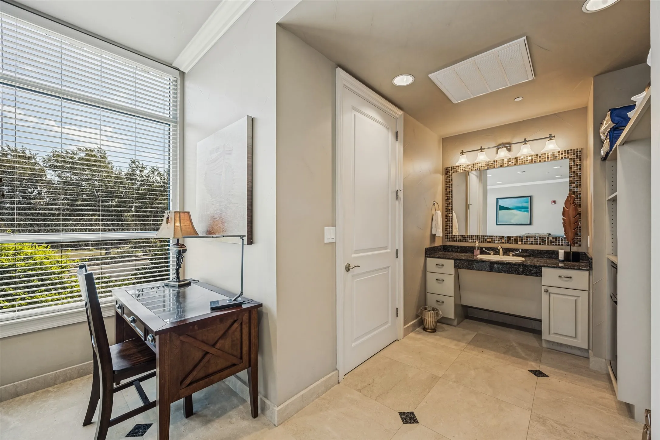 Guest Quarters with bathroom for reservations.