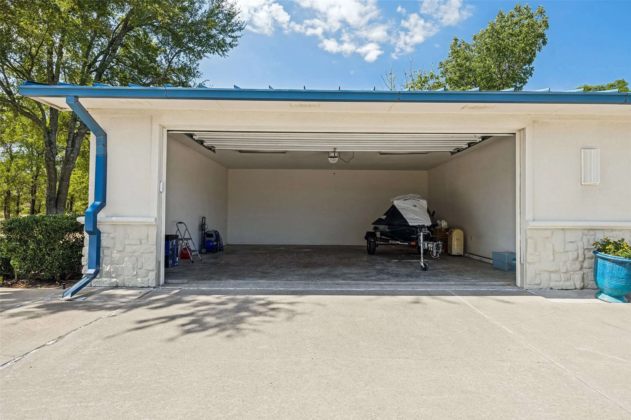 Condominium For Sale in Grayson County , 101 Diamond Pointe Loop 3N, Denison, Texas 75020, 3 Bedroom, 2 Bathroom, 2 Garage spaces, 2,180 Sqft, built in 2002, mls#21385730, Real Estate Agent in Denison, Homes For Sale in Grayson county, Homes For Sale in Denison, Realtor in Denison Texas, Real Estate Brokerage Independent Realty Texas, Luminita Cordes Realtor