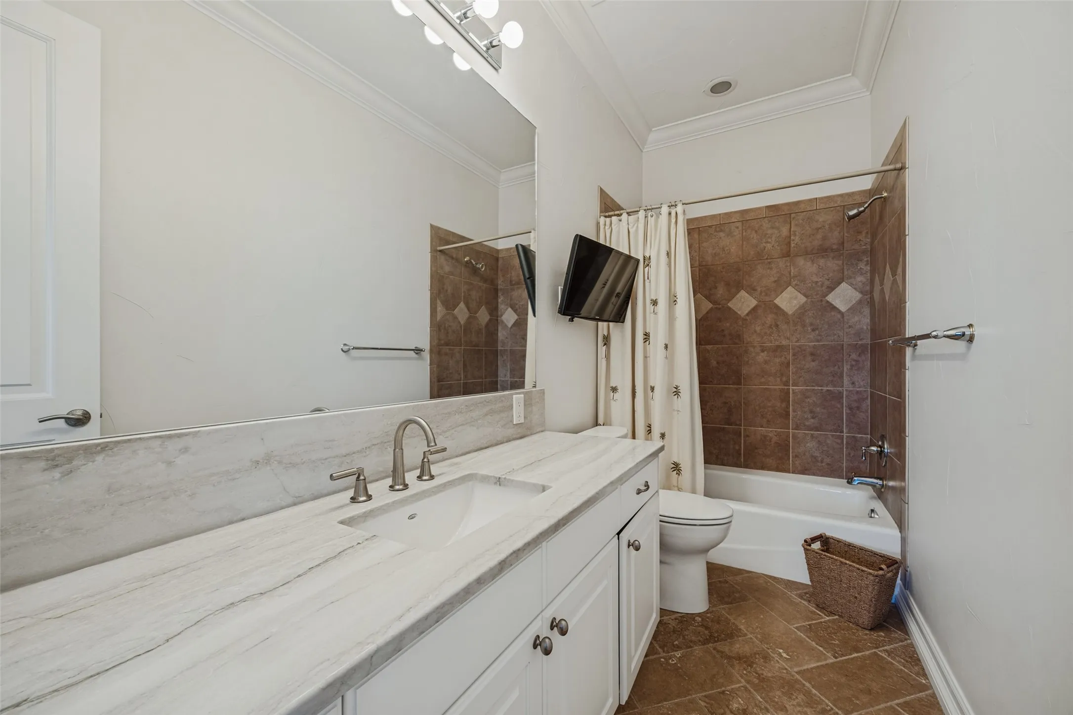Condominium For Sale in Grayson County , 101 Diamond Pointe Loop 3N, Denison, Texas 75020, 3 Bedroom, 2 Bathroom, 2 Garage spaces, 2,180 Sqft, built in 2002, mls#21385730, Real Estate Agent in Denison, Homes For Sale in Grayson county, Homes For Sale in Denison, Realtor in Denison Texas, Real Estate Brokerage Independent Realty Texas, Luminita Cordes Realtor