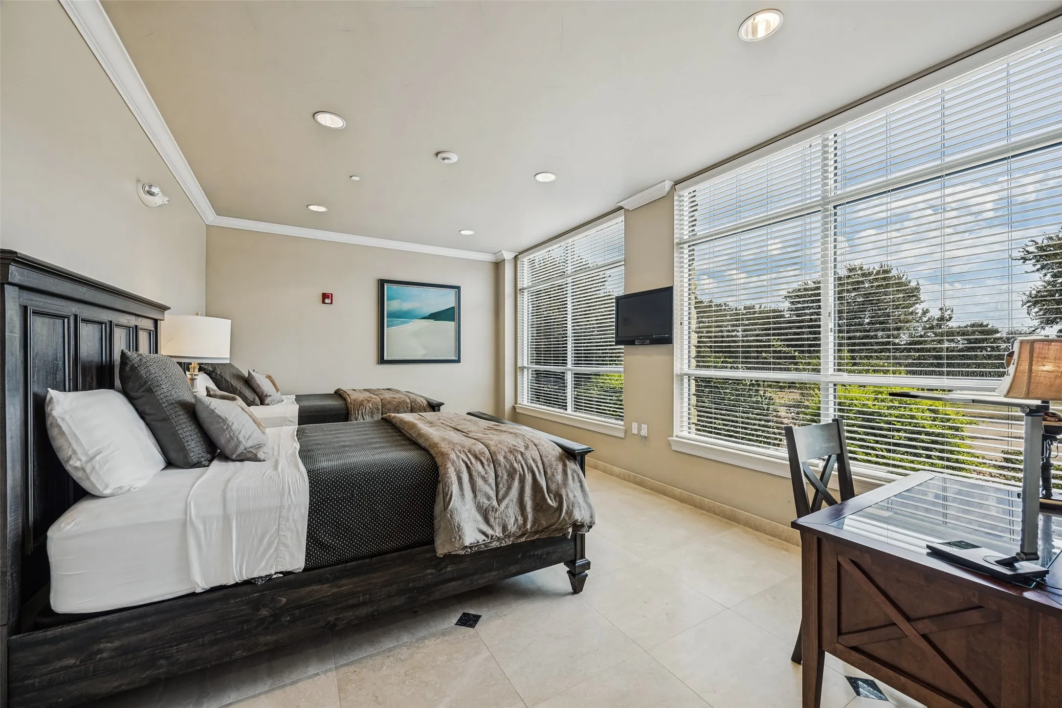 Guest Quarters with bathroom for reservations.