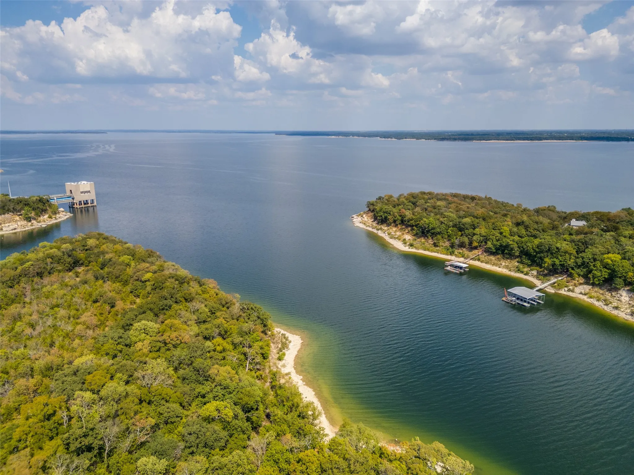 Condominium For Sale in Grayson County , 101 Diamond Pointe Loop 3N, Denison, Texas 75020, 3 Bedroom, 2 Bathroom, 2 Garage spaces, 2,180 Sqft, built in 2002, mls#21385730, Real Estate Agent in Denison, Homes For Sale in Grayson county, Homes For Sale in Denison, Realtor in Denison Texas, Real Estate Brokerage Independent Realty Texas, Luminita Cordes Realtor