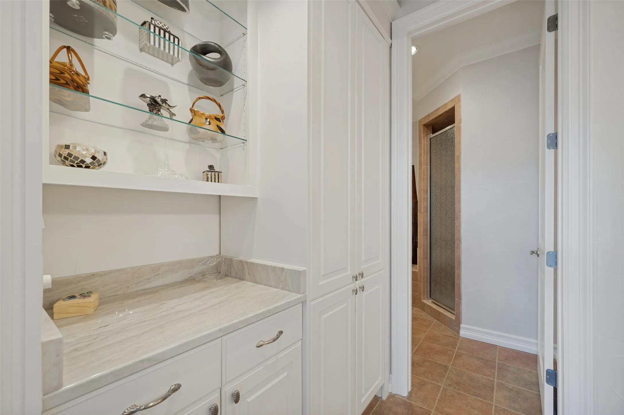 Condominium For Sale in Grayson County , 101 Diamond Pointe Loop 3N, Denison, Texas 75020, 3 Bedroom, 2 Bathroom, 2 Garage spaces, 2,180 Sqft, built in 2002, mls#21385730, Real Estate Agent in Denison, Homes For Sale in Grayson county, Homes For Sale in Denison, Realtor in Denison Texas, Real Estate Brokerage Independent Realty Texas, Luminita Cordes Realtor