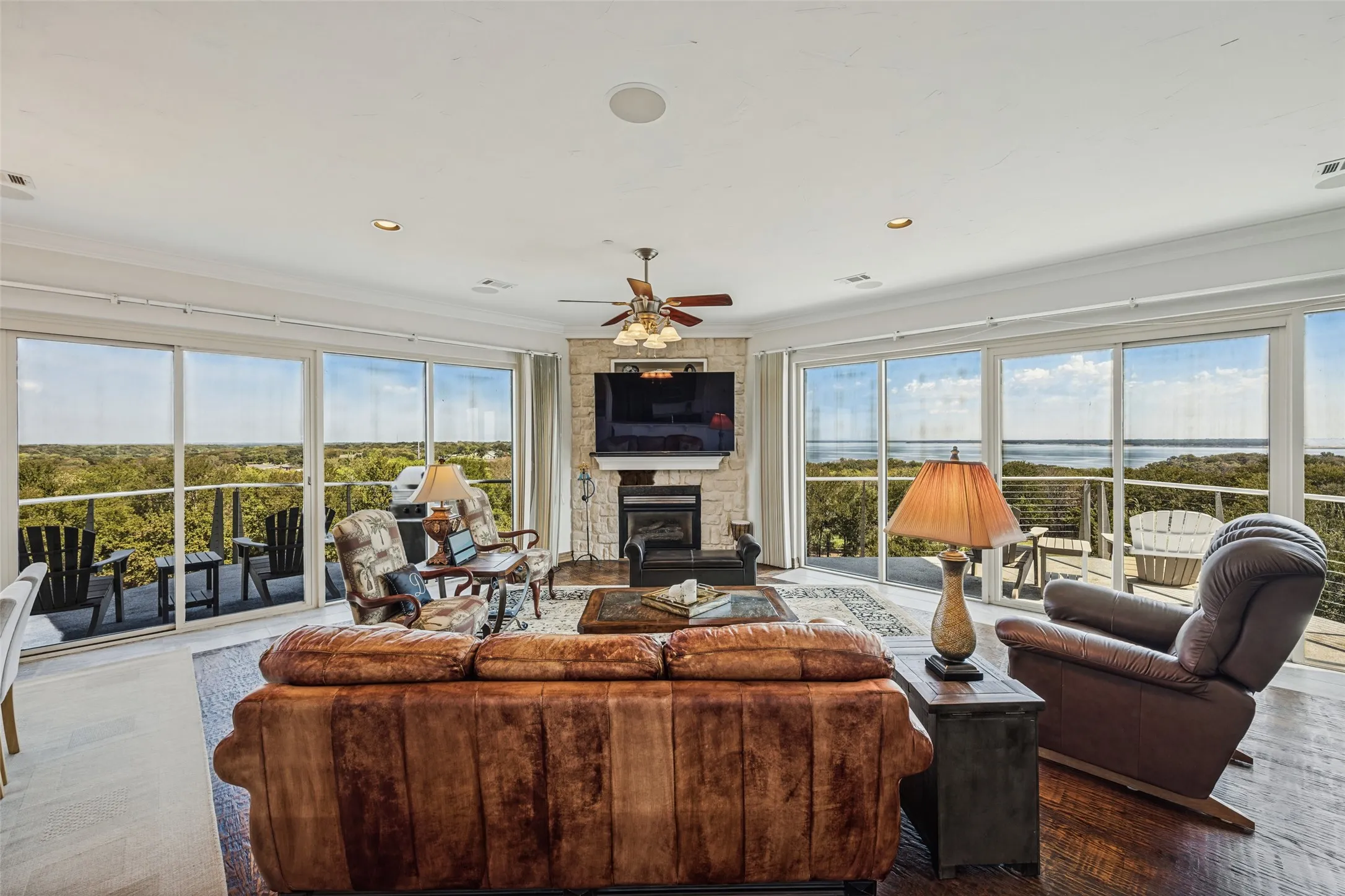 Condominium For Sale in Grayson County , 101 Diamond Pointe Loop 3N, Denison, Texas 75020, 3 Bedroom, 2 Bathroom, 2 Garage spaces, 2,180 Sqft, built in 2002, mls#21385730, Real Estate Agent in Denison, Homes For Sale in Grayson county, Homes For Sale in Denison, Realtor in Denison Texas, Real Estate Brokerage Independent Realty Texas, Luminita Cordes Realtor