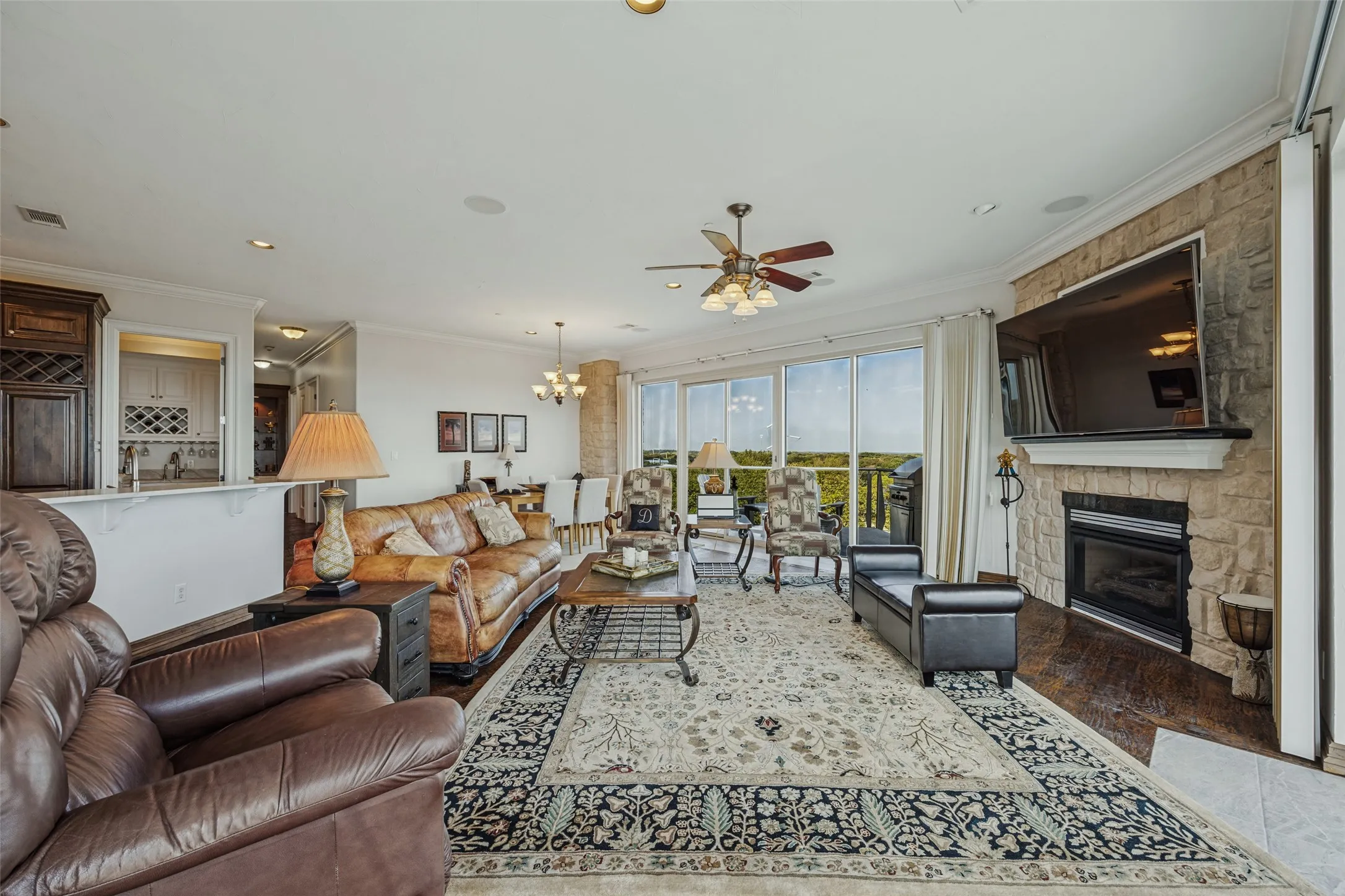 Condominium For Sale in Grayson County , 101 Diamond Pointe Loop 3N, Denison, Texas 75020, 3 Bedroom, 2 Bathroom, 2 Garage spaces, 2,180 Sqft, built in 2002, mls#21385730, Real Estate Agent in Denison, Homes For Sale in Grayson county, Homes For Sale in Denison, Realtor in Denison Texas, Real Estate Brokerage Independent Realty Texas, Luminita Cordes Realtor