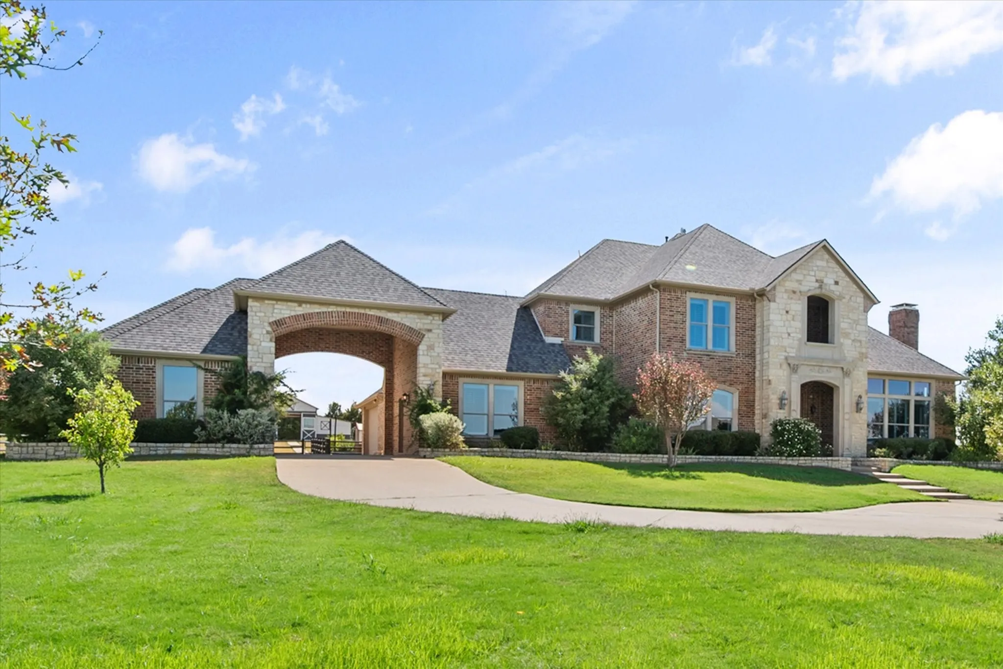 Single Family Residence For Sale in Rockwall County , 2705 Rolling Meadows Drive, Rockwall, Texas 75087, 4 Bedroom, 5 Bathroom, 3 Garage spaces, 4,283 Sqft, built in 2006, mls#21391697, Real Estate Agent in Rockwall, Homes For Sale in Rockwall county, Homes For Sale in Rockwall, Realtor in Rockwall Texas, Real Estate Brokerage Independent Realty Texas, Luminita Cordes Realtor