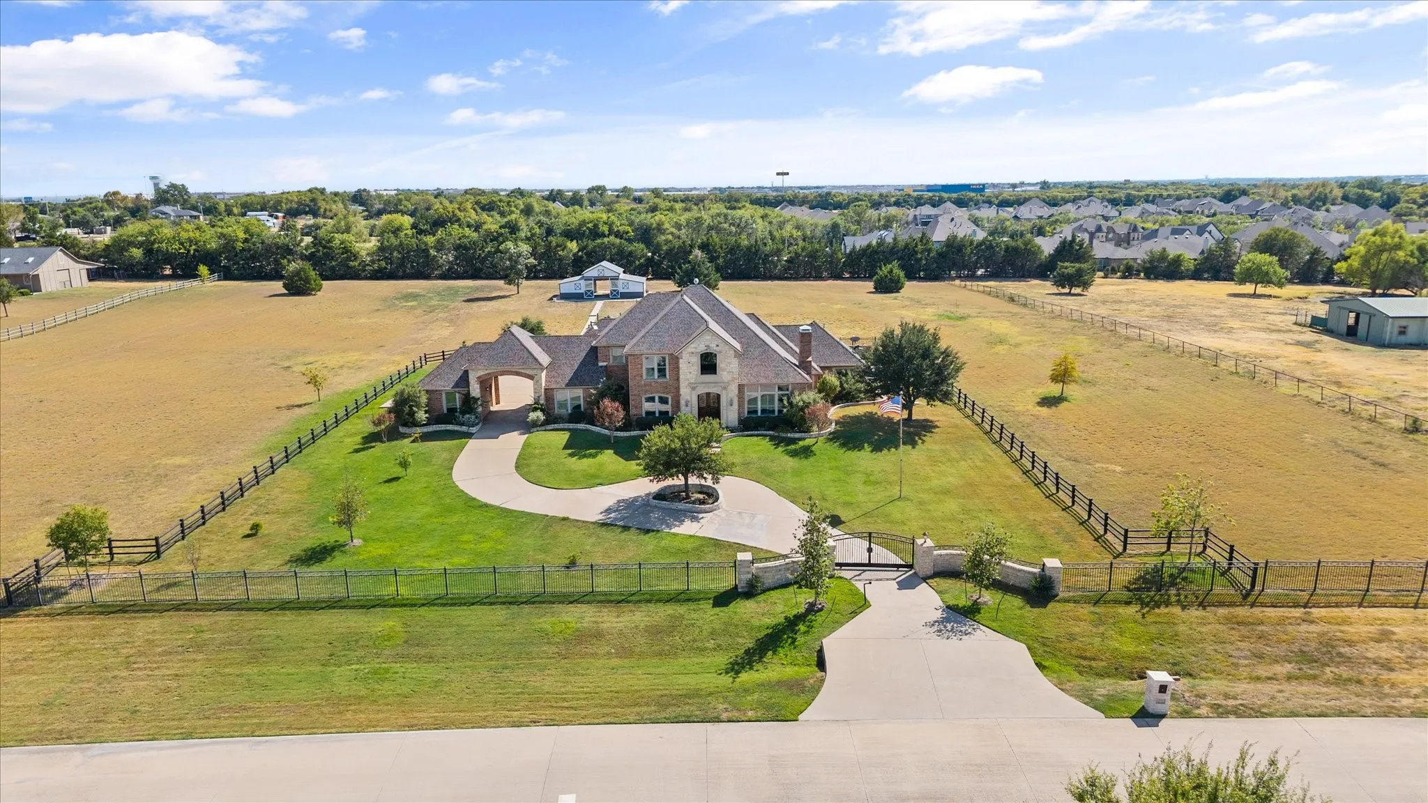 Single Family Residence For Sale in Rockwall County , 2705 Rolling Meadows Drive, Rockwall, Texas 75087, 4 Bedroom, 5 Bathroom, 3 Garage spaces, 4,283 Sqft, built in 2006, mls#21391697, Real Estate Agent in Rockwall, Homes For Sale in Rockwall county, Homes For Sale in Rockwall, Realtor in Rockwall Texas, Real Estate Brokerage Independent Realty Texas, Luminita Cordes Realtor