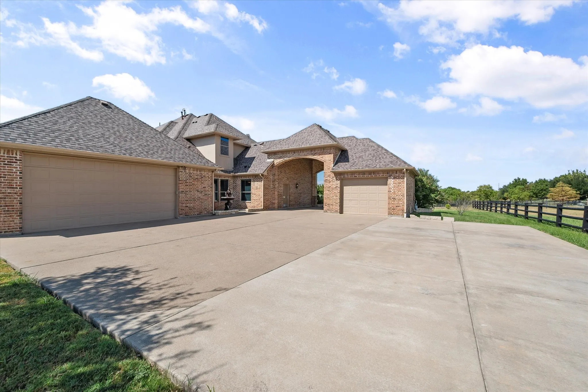 Single Family Residence For Sale in Rockwall County , 2705 Rolling Meadows Drive, Rockwall, Texas 75087, 4 Bedroom, 5 Bathroom, 3 Garage spaces, 4,283 Sqft, built in 2006, mls#21391697, Real Estate Agent in Rockwall, Homes For Sale in Rockwall county, Homes For Sale in Rockwall, Realtor in Rockwall Texas, Real Estate Brokerage Independent Realty Texas, Luminita Cordes Realtor