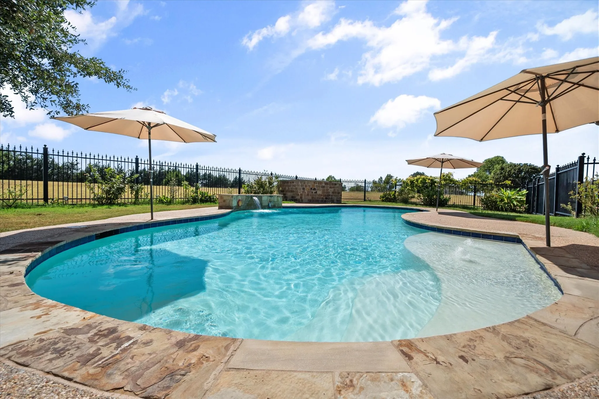 Single Family Residence For Sale in Rockwall County , 2705 Rolling Meadows Drive, Rockwall, Texas 75087, 4 Bedroom, 5 Bathroom, 3 Garage spaces, 4,283 Sqft, built in 2006, mls#21391697, Real Estate Agent in Rockwall, Homes For Sale in Rockwall county, Homes For Sale in Rockwall, Realtor in Rockwall Texas, Real Estate Brokerage Independent Realty Texas, Luminita Cordes Realtor