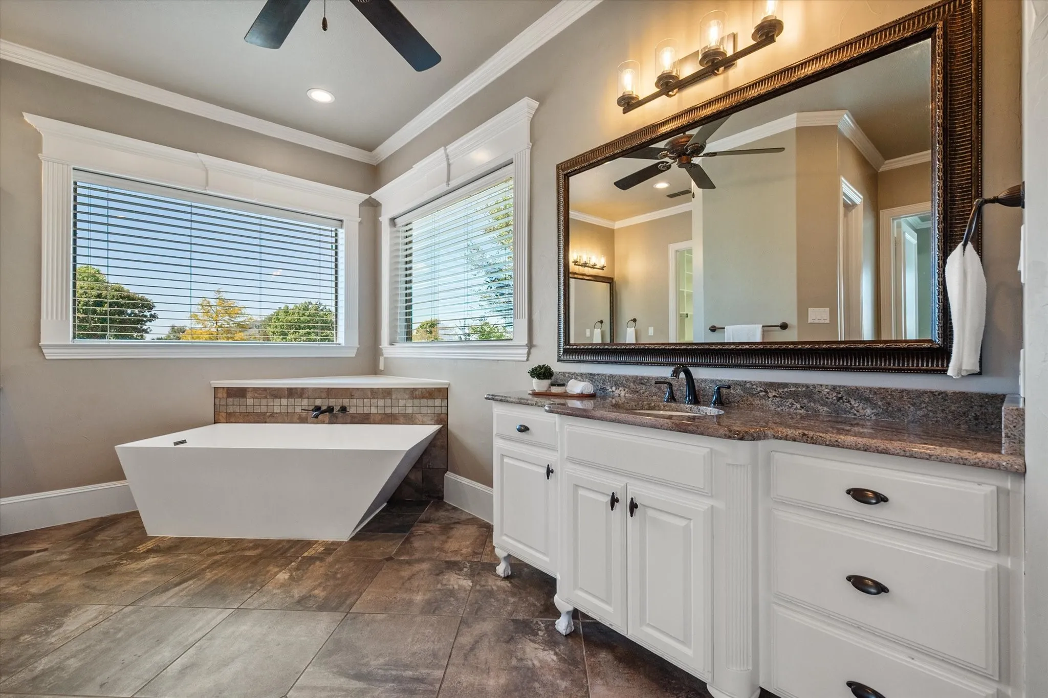 Single Family Residence For Sale in Rockwall County , 2705 Rolling Meadows Drive, Rockwall, Texas 75087, 4 Bedroom, 5 Bathroom, 3 Garage spaces, 4,283 Sqft, built in 2006, mls#21391697, Real Estate Agent in Rockwall, Homes For Sale in Rockwall county, Homes For Sale in Rockwall, Realtor in Rockwall Texas, Real Estate Brokerage Independent Realty Texas, Luminita Cordes Realtor
