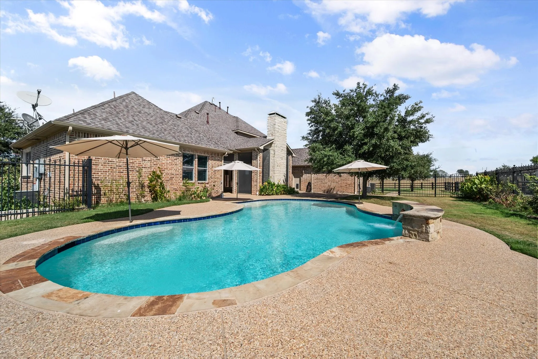 Single Family Residence For Sale in Rockwall County , 2705 Rolling Meadows Drive, Rockwall, Texas 75087, 4 Bedroom, 5 Bathroom, 3 Garage spaces, 4,283 Sqft, built in 2006, mls#21391697, Real Estate Agent in Rockwall, Homes For Sale in Rockwall county, Homes For Sale in Rockwall, Realtor in Rockwall Texas, Real Estate Brokerage Independent Realty Texas, Luminita Cordes Realtor