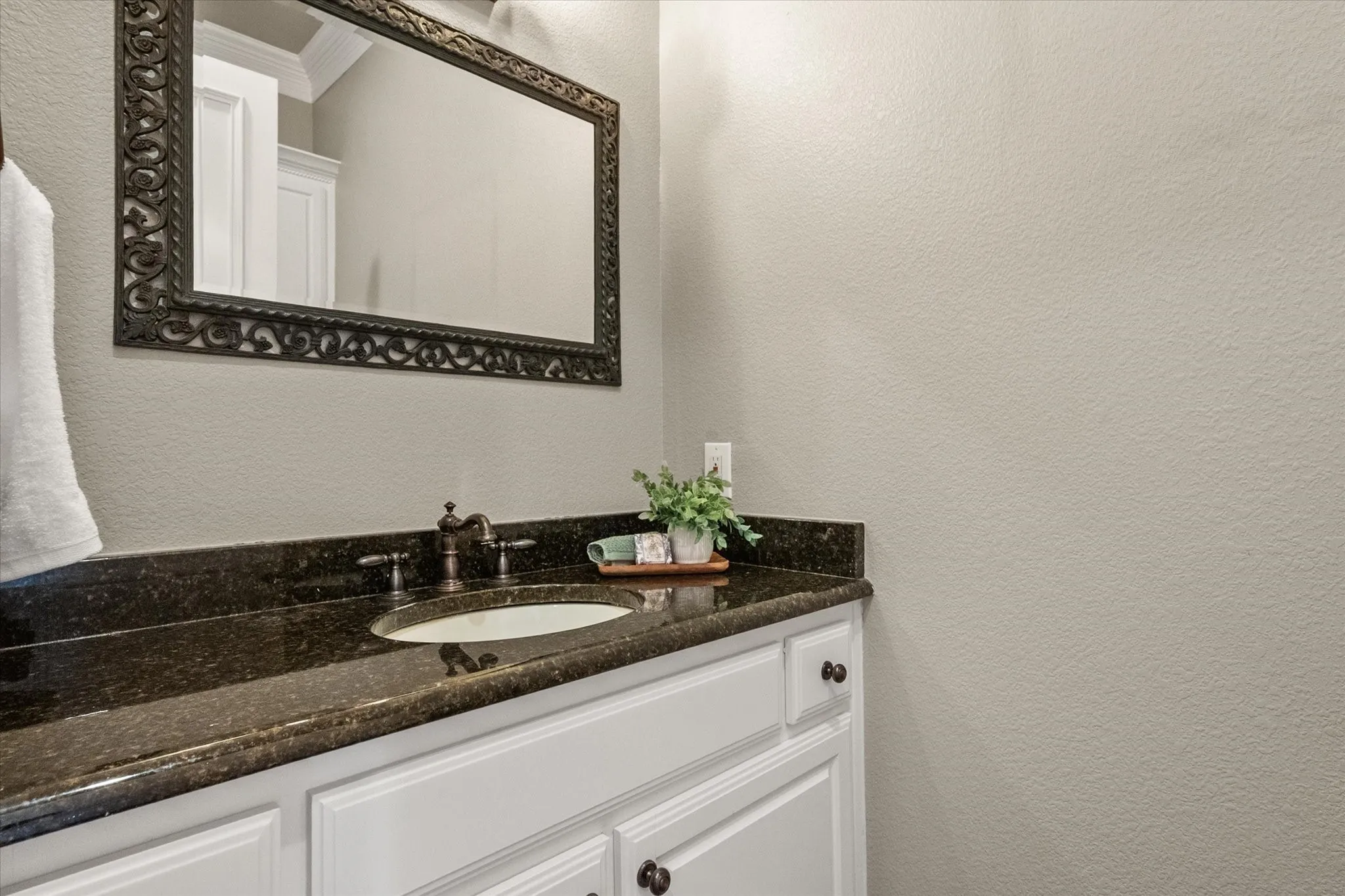 Single Family Residence For Sale in Rockwall County , 2705 Rolling Meadows Drive, Rockwall, Texas 75087, 4 Bedroom, 5 Bathroom, 3 Garage spaces, 4,283 Sqft, built in 2006, mls#21391697, Real Estate Agent in Rockwall, Homes For Sale in Rockwall county, Homes For Sale in Rockwall, Realtor in Rockwall Texas, Real Estate Brokerage Independent Realty Texas, Luminita Cordes Realtor