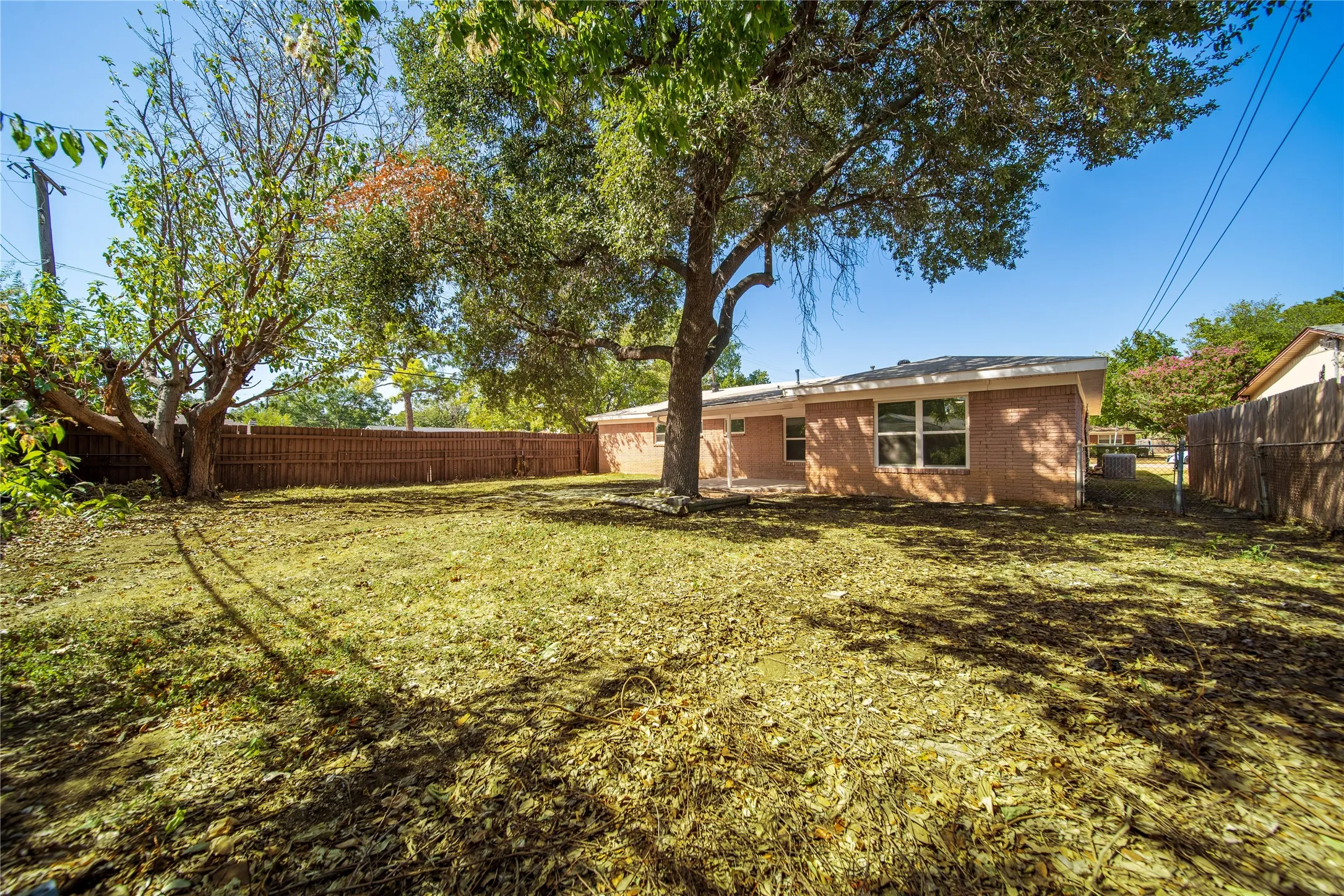 Single Family Residence For Sale in Tarrant County , 5300 Topper Drive, North Richland Hills, Texas 76180, 3 Bedroom, 2 Bathroom, 2 Garage spaces, 1,538 Sqft, built in 1959, mls#21393756, Real Estate Agent in North Richland Hills, Homes For Sale in Tarrant county, Homes For Sale in North Richland Hills, Realtor in North Richland Hills Texas, Real Estate Brokerage Independent Realty Texas, Luminita Cordes Realtor