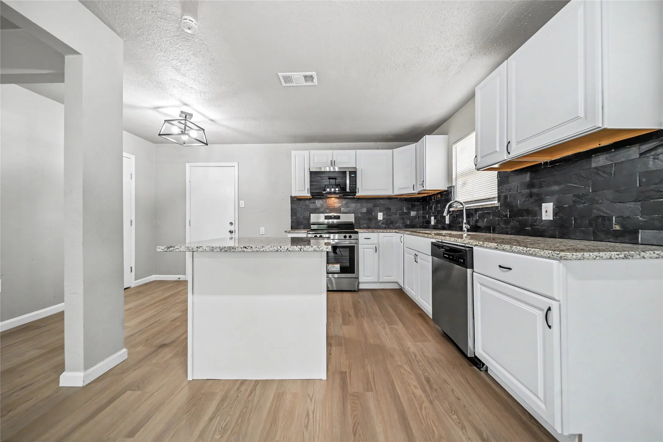 Single Family Residence For Sale in Tarrant County , 5300 Topper Drive, North Richland Hills, Texas 76180, 3 Bedroom, 2 Bathroom, 2 Garage spaces, 1,538 Sqft, built in 1959, mls#21393756, Real Estate Agent in North Richland Hills, Homes For Sale in Tarrant county, Homes For Sale in North Richland Hills, Realtor in North Richland Hills Texas, Real Estate Brokerage Independent Realty Texas, Luminita Cordes Realtor