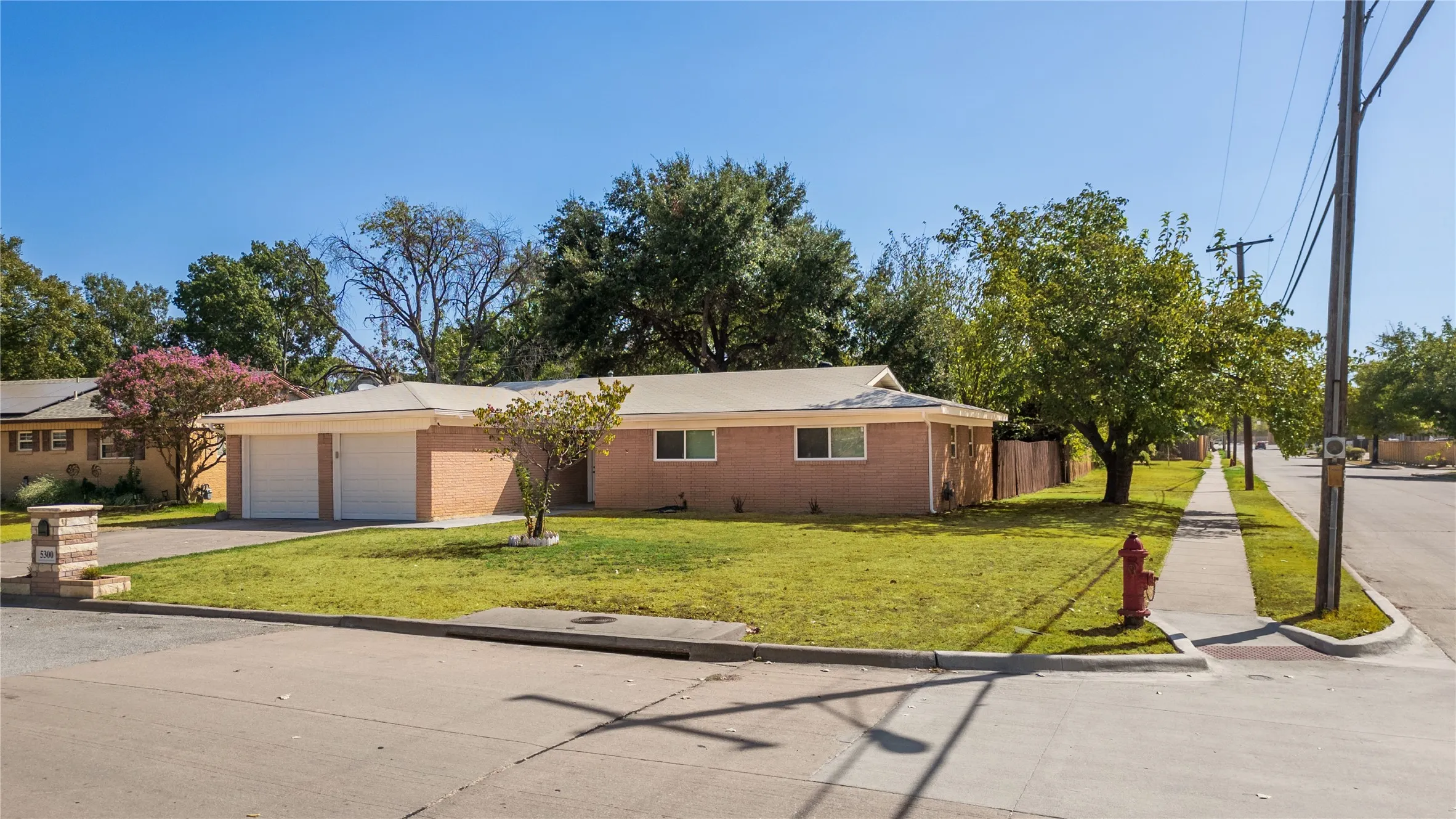 Single Family Residence For Sale in Tarrant County , 5300 Topper Drive, North Richland Hills, Texas 76180, 3 Bedroom, 2 Bathroom, 2 Garage spaces, 1,538 Sqft, built in 1959, mls#21393756, Real Estate Agent in North Richland Hills, Homes For Sale in Tarrant county, Homes For Sale in North Richland Hills, Realtor in North Richland Hills Texas, Real Estate Brokerage Independent Realty Texas, Luminita Cordes Realtor