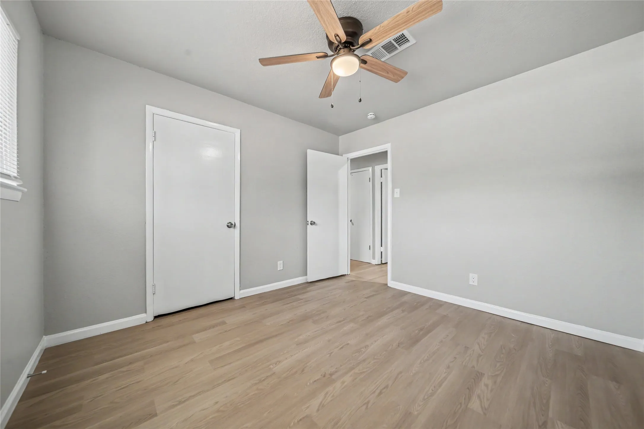 Single Family Residence For Sale in Tarrant County , 5300 Topper Drive, North Richland Hills, Texas 76180, 3 Bedroom, 2 Bathroom, 2 Garage spaces, 1,538 Sqft, built in 1959, mls#21393756, Real Estate Agent in North Richland Hills, Homes For Sale in Tarrant county, Homes For Sale in North Richland Hills, Realtor in North Richland Hills Texas, Real Estate Brokerage Independent Realty Texas, Luminita Cordes Realtor