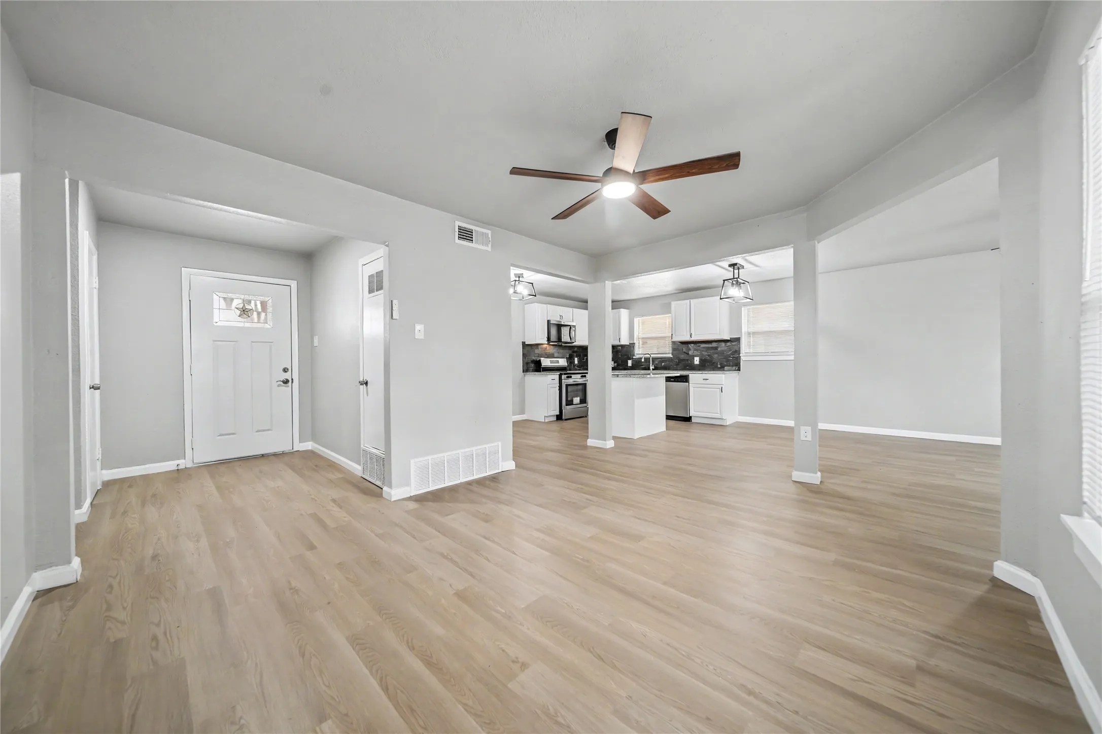 Single Family Residence For Sale in Tarrant County , 5300 Topper Drive, North Richland Hills, Texas 76180, 3 Bedroom, 2 Bathroom, 2 Garage spaces, 1,538 Sqft, built in 1959, mls#21393756, Real Estate Agent in North Richland Hills, Homes For Sale in Tarrant county, Homes For Sale in North Richland Hills, Realtor in North Richland Hills Texas, Real Estate Brokerage Independent Realty Texas, Luminita Cordes Realtor