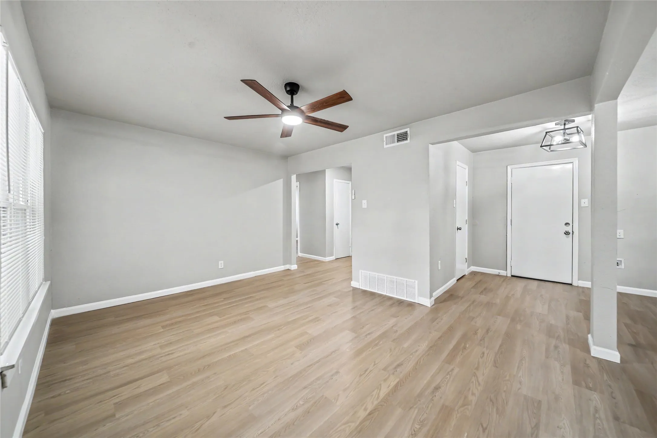 Single Family Residence For Sale in Tarrant County , 5300 Topper Drive, North Richland Hills, Texas 76180, 3 Bedroom, 2 Bathroom, 2 Garage spaces, 1,538 Sqft, built in 1959, mls#21393756, Real Estate Agent in North Richland Hills, Homes For Sale in Tarrant county, Homes For Sale in North Richland Hills, Realtor in North Richland Hills Texas, Real Estate Brokerage Independent Realty Texas, Luminita Cordes Realtor