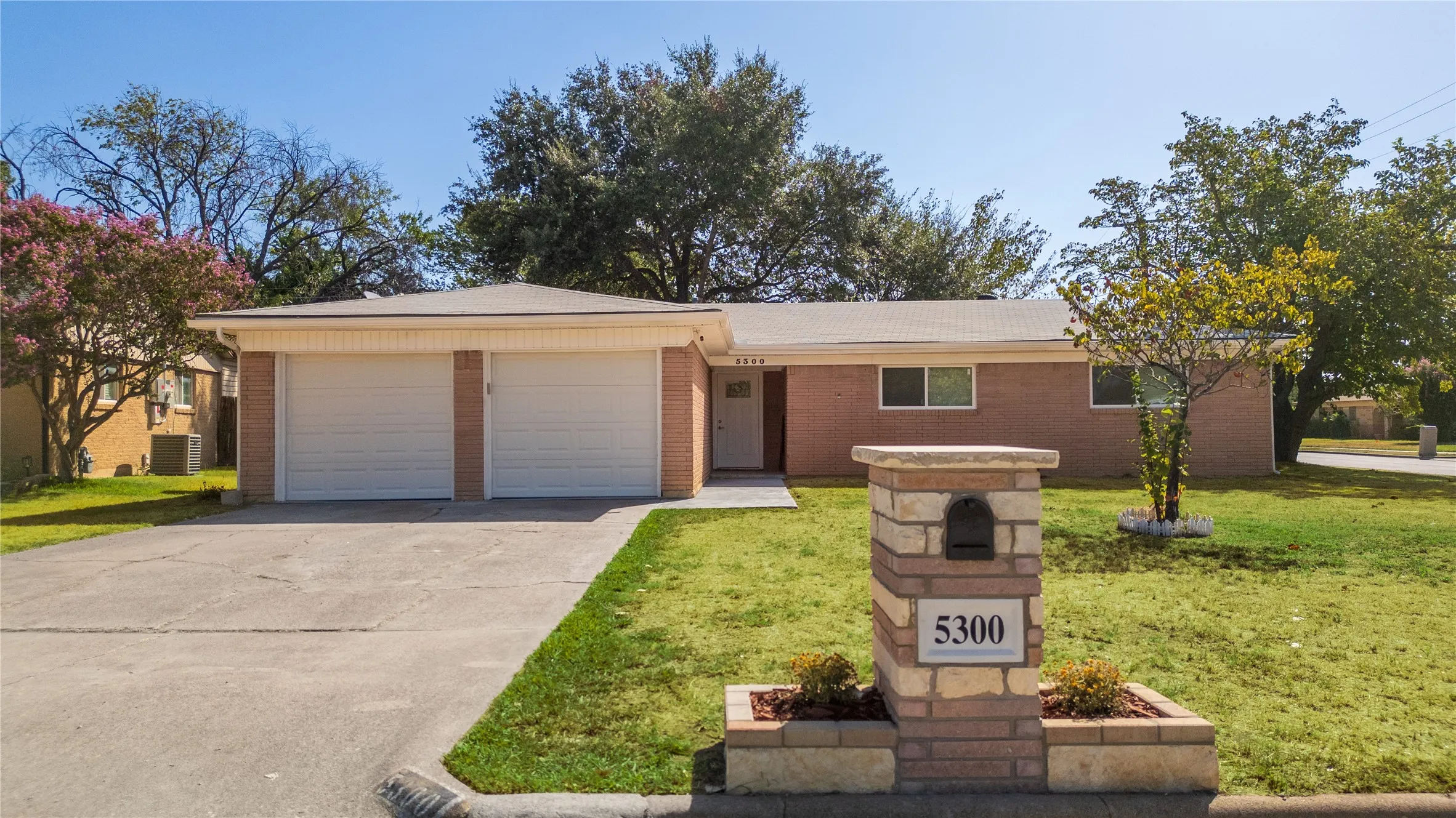 Single Family Residence For Sale in Tarrant County , 5300 Topper Drive, North Richland Hills, Texas 76180, 3 Bedroom, 2 Bathroom, 2 Garage spaces, 1,538 Sqft, built in 1959, mls#21393756, Real Estate Agent in North Richland Hills, Homes For Sale in Tarrant county, Homes For Sale in North Richland Hills, Realtor in North Richland Hills Texas, Real Estate Brokerage Independent Realty Texas, Luminita Cordes Realtor