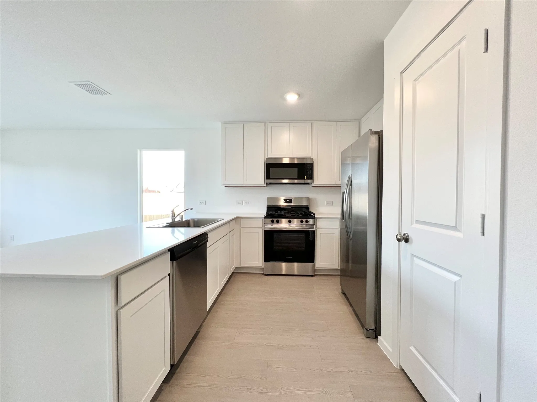 Single Family Residence For Rent in Tarrant County , 4109 Drifters Bend Drive, Fort Worth, Texas 76036, 4 Bedroom, 2 Bathroom, 2 Garage spaces, 1,707 Sqft, built in 2025, mls#21393537, Real Estate Agent in Fort Worth, Homes For Rent in Tarrant county, Homes For Rent in Fort Worth, Realtor in Fort Worth Texas, Real Estate Brokerage Independent Realty Texas, Luminita Cordes Realtor
