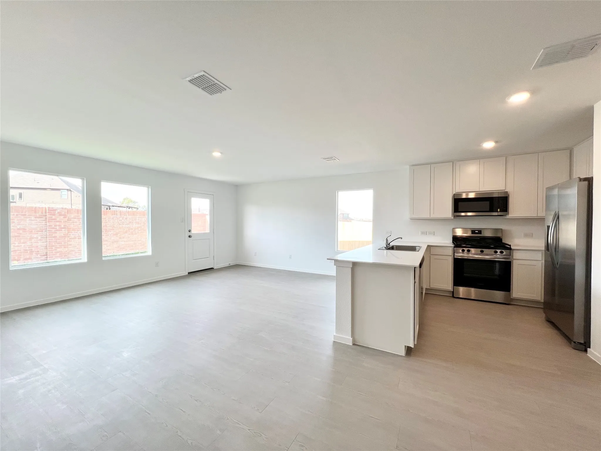 Single Family Residence For Rent in Tarrant County , 4109 Drifters Bend Drive, Fort Worth, Texas 76036, 4 Bedroom, 2 Bathroom, 2 Garage spaces, 1,707 Sqft, built in 2025, mls#21393537, Real Estate Agent in Fort Worth, Homes For Rent in Tarrant county, Homes For Rent in Fort Worth, Realtor in Fort Worth Texas, Real Estate Brokerage Independent Realty Texas, Luminita Cordes Realtor
