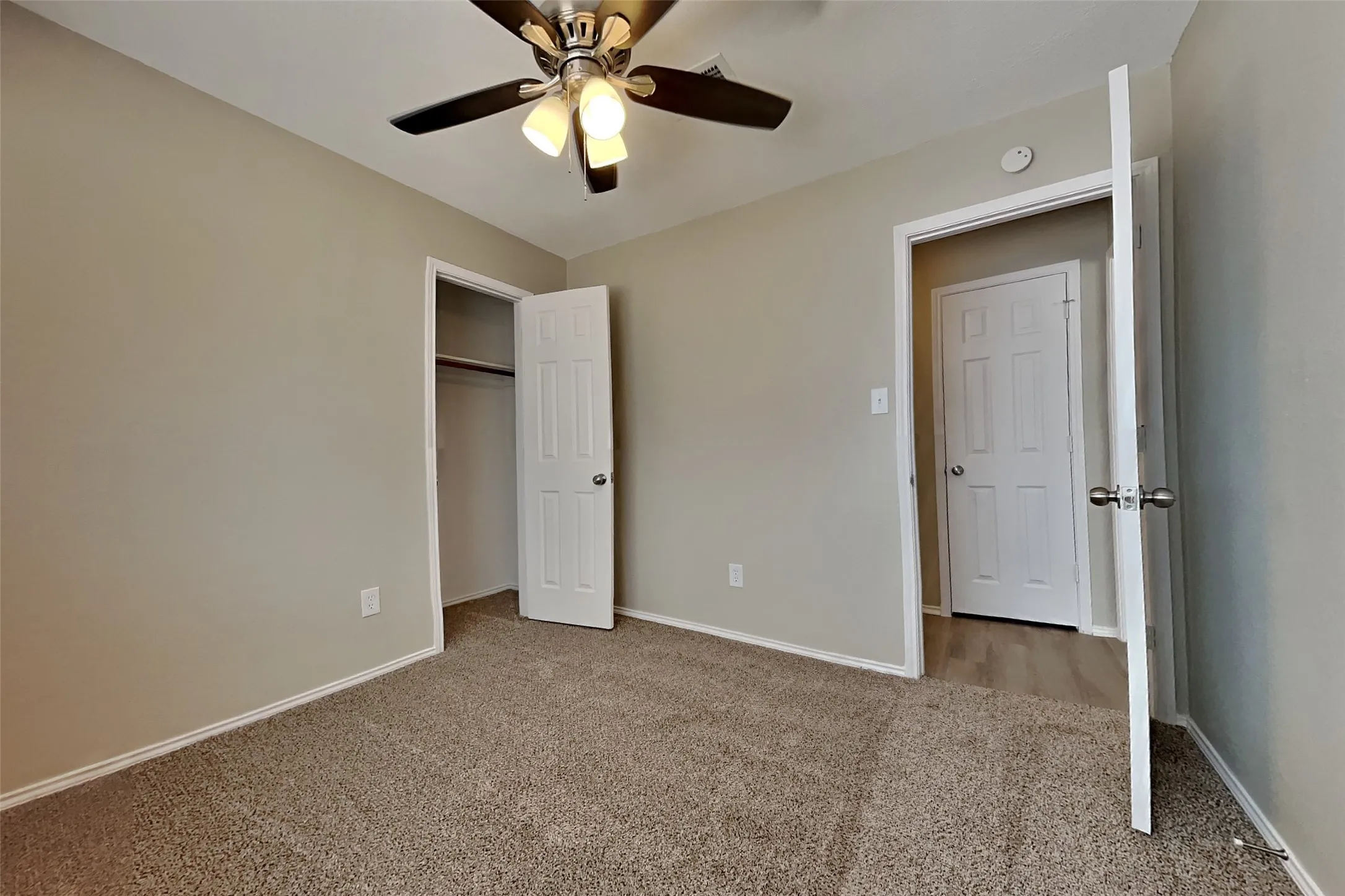 Single Family Residence For Rent in Tarrant County , 320 Faircrest Drive, Arlington, Texas 76018, 3 Bedroom, 2 Bathroom, 2 Garage spaces, 1,228 Sqft, built in 1991, mls#21393828, Real Estate Agent in Arlington, Homes For Rent in Tarrant county, Homes For Rent in Arlington, Realtor in Arlington Texas, Real Estate Brokerage Independent Realty Texas, Luminita Cordes Realtor