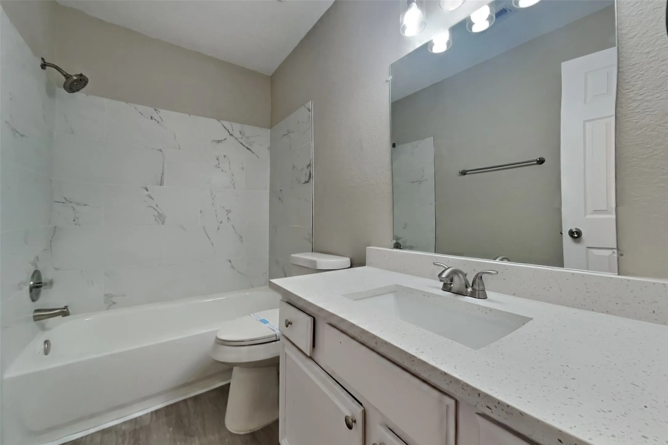 Single Family Residence For Rent in Tarrant County , 320 Faircrest Drive, Arlington, Texas 76018, 3 Bedroom, 2 Bathroom, 2 Garage spaces, 1,228 Sqft, built in 1991, mls#21393828, Real Estate Agent in Arlington, Homes For Rent in Tarrant county, Homes For Rent in Arlington, Realtor in Arlington Texas, Real Estate Brokerage Independent Realty Texas, Luminita Cordes Realtor