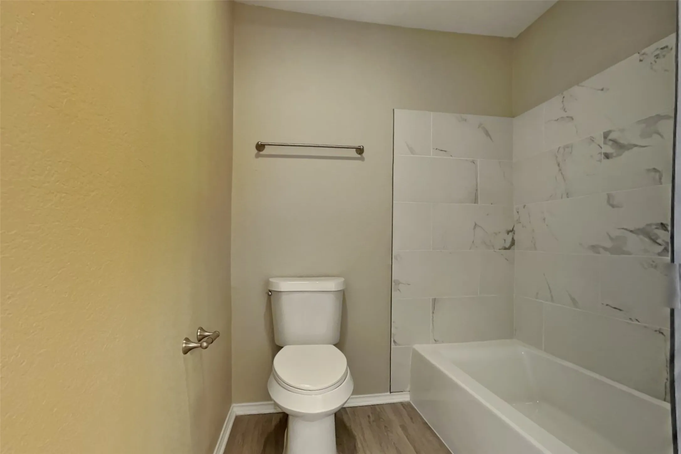Single Family Residence For Rent in Tarrant County , 320 Faircrest Drive, Arlington, Texas 76018, 3 Bedroom, 2 Bathroom, 2 Garage spaces, 1,228 Sqft, built in 1991, mls#21393828, Real Estate Agent in Arlington, Homes For Rent in Tarrant county, Homes For Rent in Arlington, Realtor in Arlington Texas, Real Estate Brokerage Independent Realty Texas, Luminita Cordes Realtor